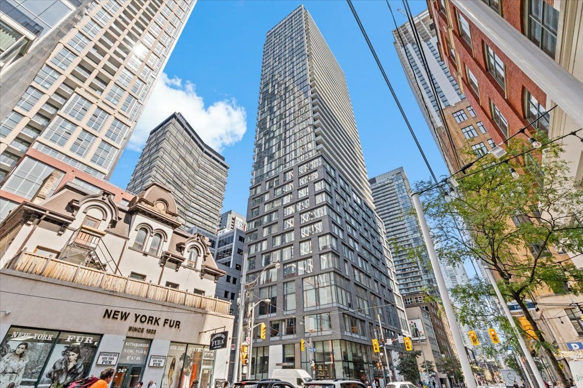 101 Peter Street 716, Toronto C01, ON M5V 0G6