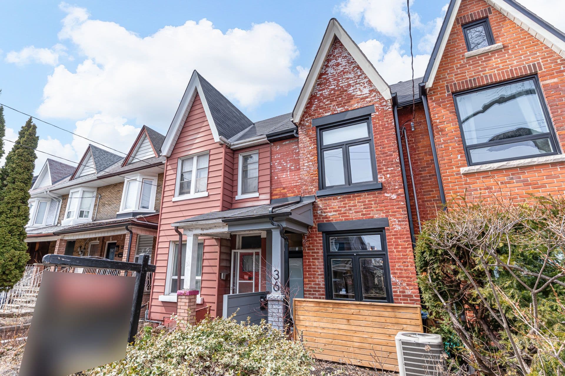 36 Golden Avenue, Toronto W01, ON M6R 2J4