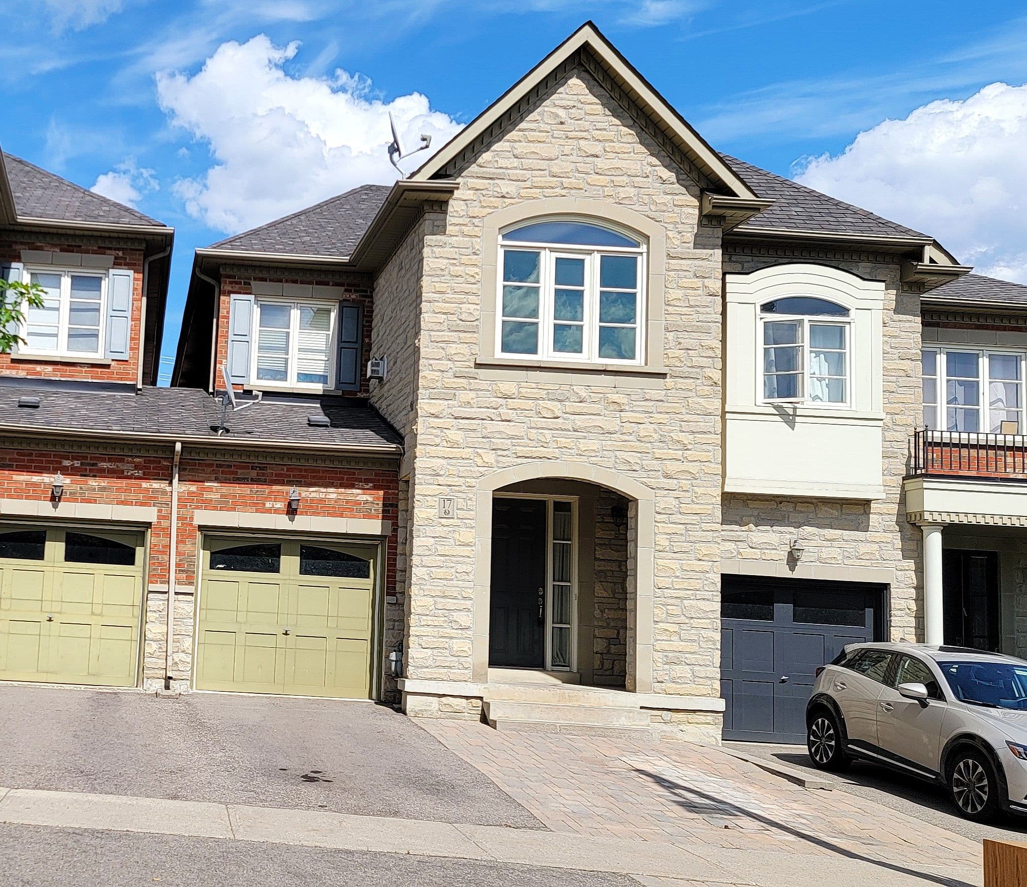 17 Mill River Drive, Vaughan, ON L6A 0Y7