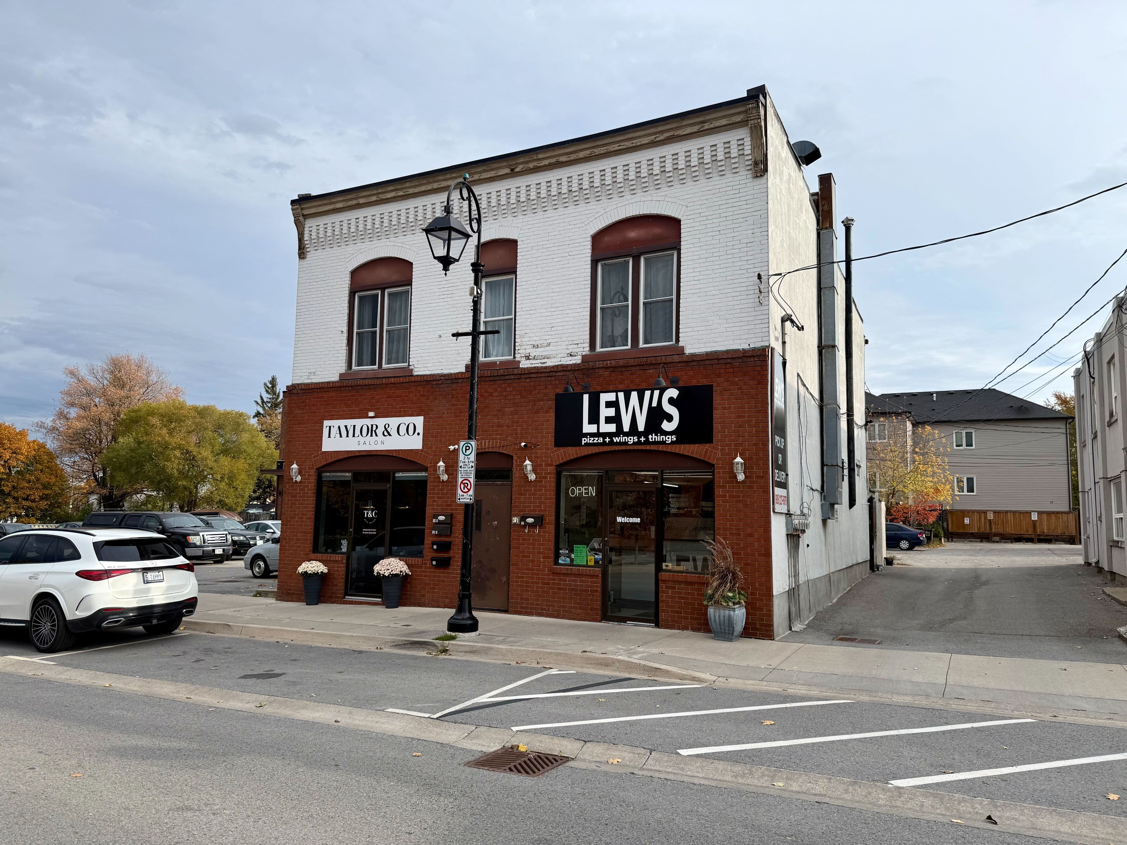 32 FRONT Street N, Thorold, ON L2V 1X5