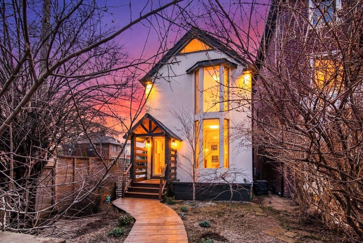 239 Heath Street E, Toronto C09, ON M4T 1T1