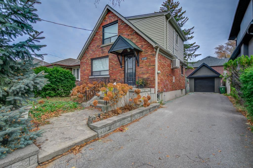 117 Grand Avenue, Toronto W07, ON M8Y 2Z6