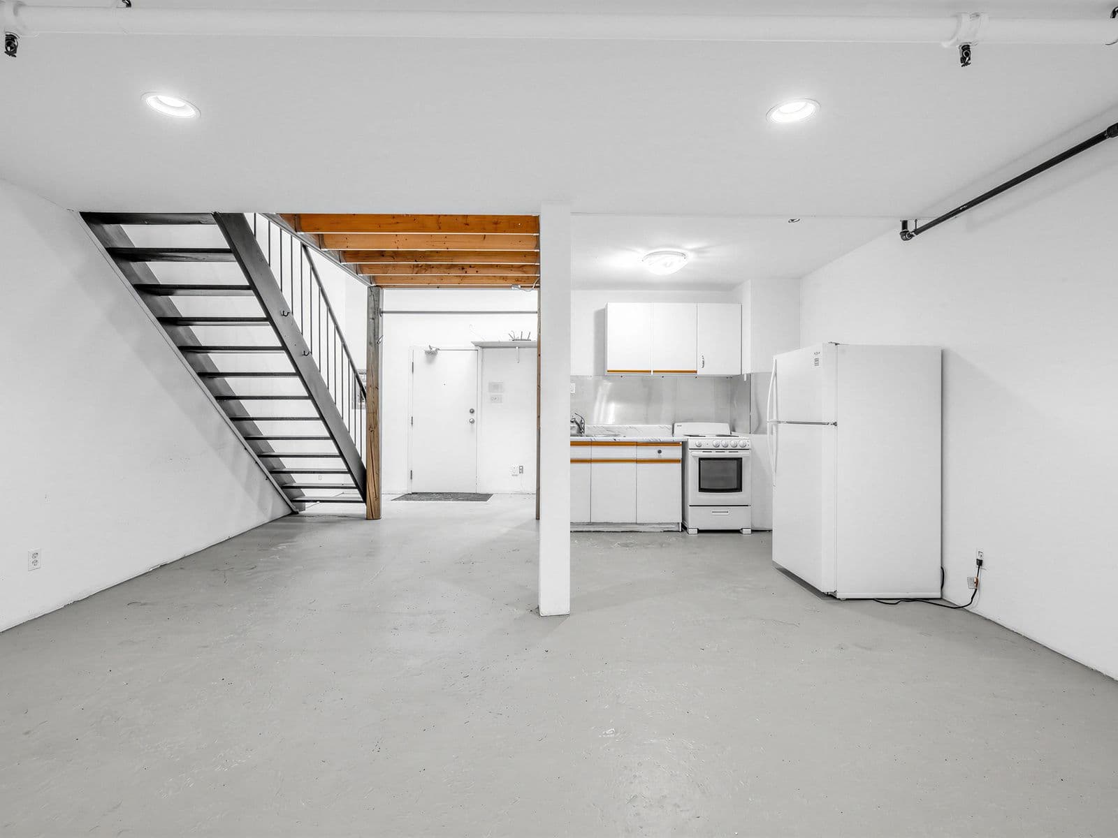 221 Sterling Road E 11, Toronto C01, ON M6P 3L4