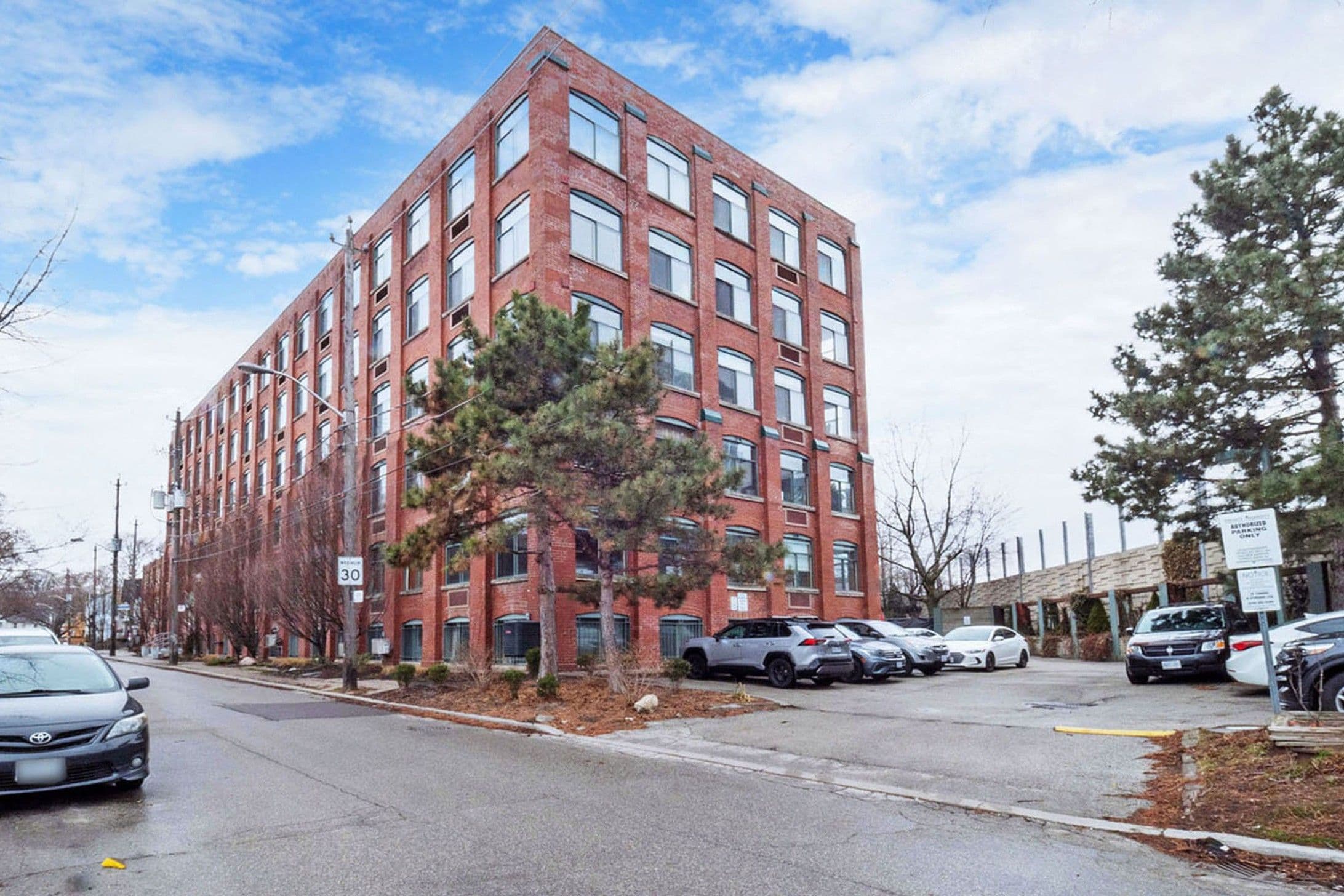 24 Noble Street 210, Toronto W01, ON M6K 2C8