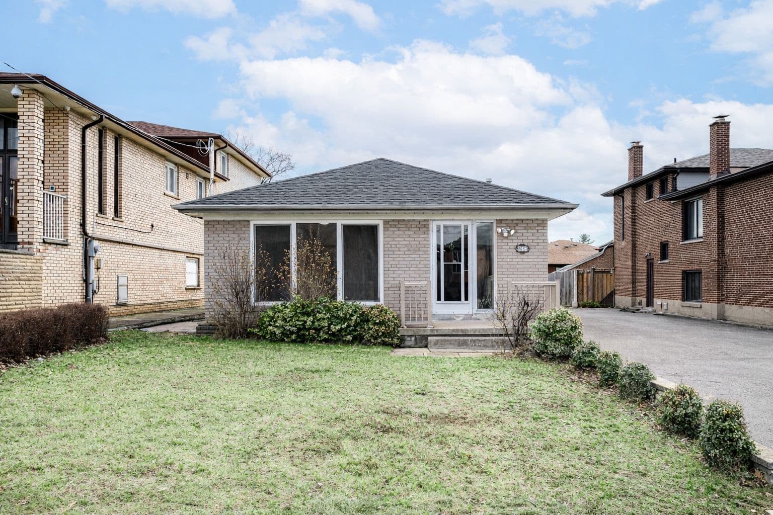 57 Apted Avenue Upper, Toronto W05, ON M9L 2P2