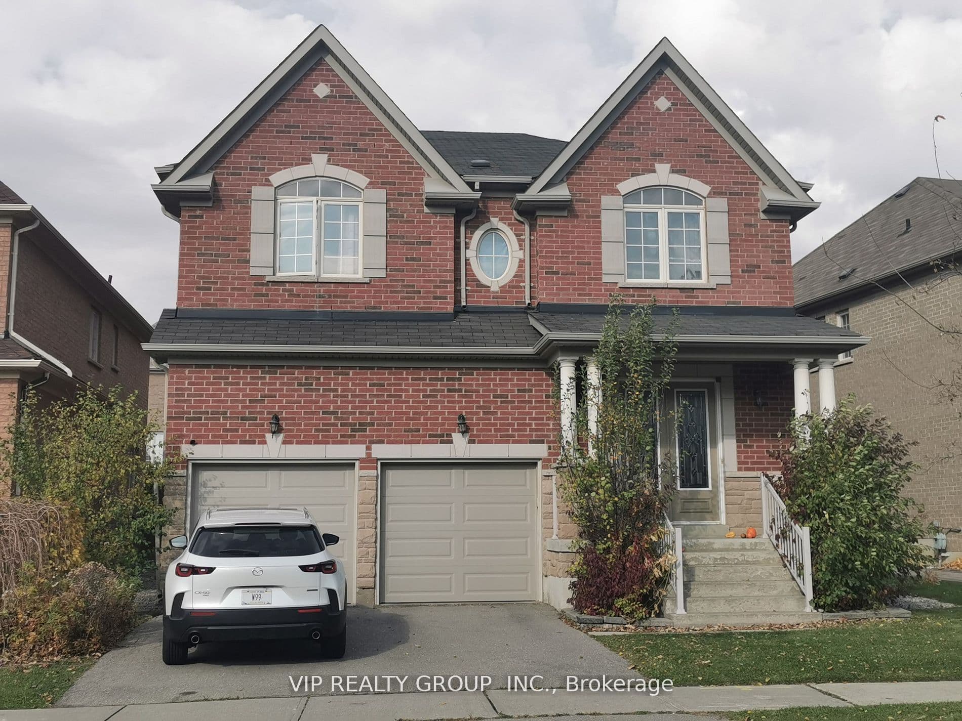 30 Lady Valentina Avenue, Vaughan, ON L6A 0E4