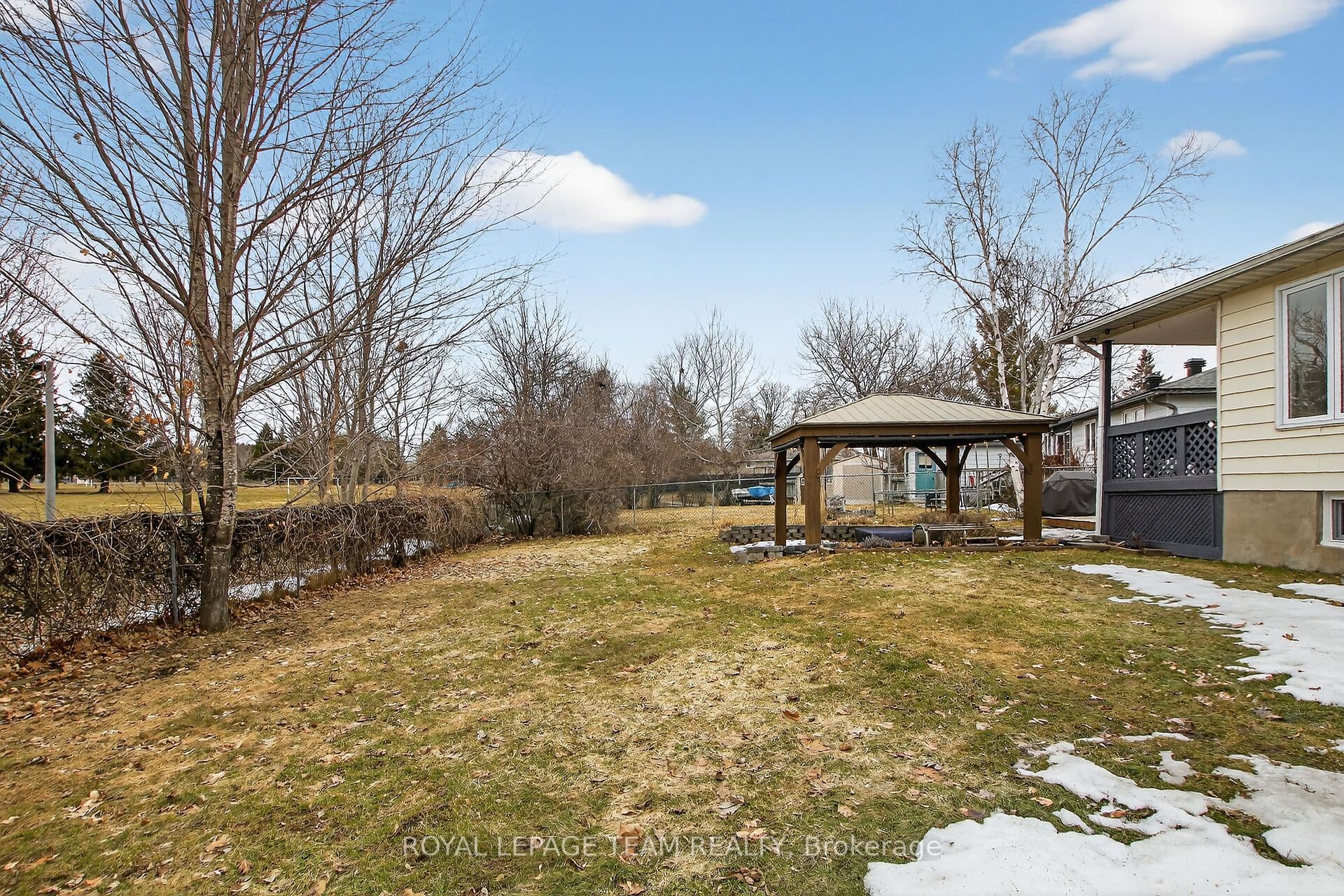 44 Ballantrae Way, Kanata, ON K2L 1N5