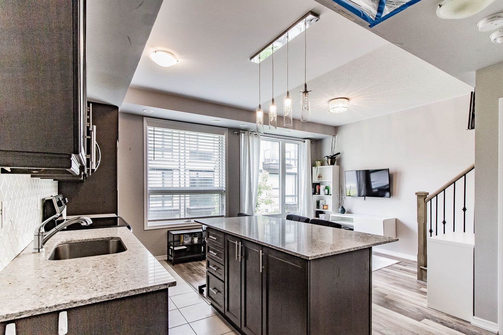 32 Fieldway Road 99, Toronto W08, ON M8Z 3L2