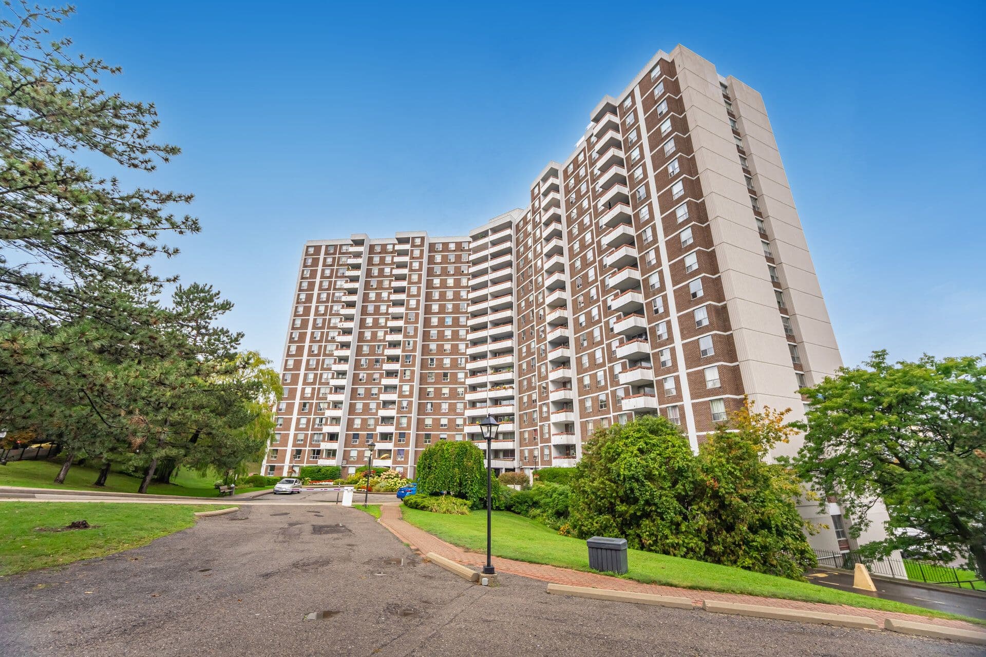 10 Edgecliff Golfway 303, Toronto C11, ON M3C 3A3