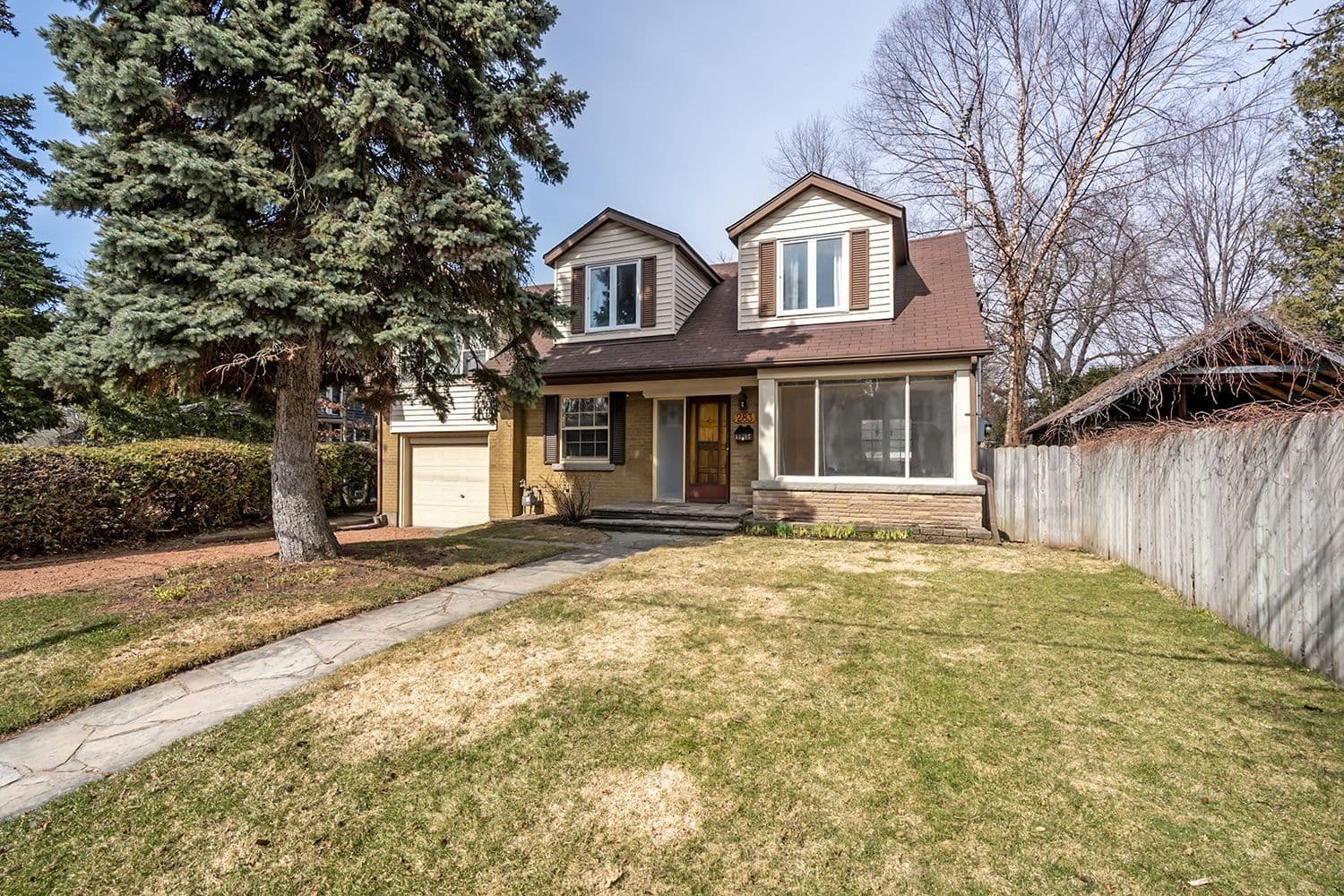 283 Spruce Street, Oakville, ON L6J 2G8