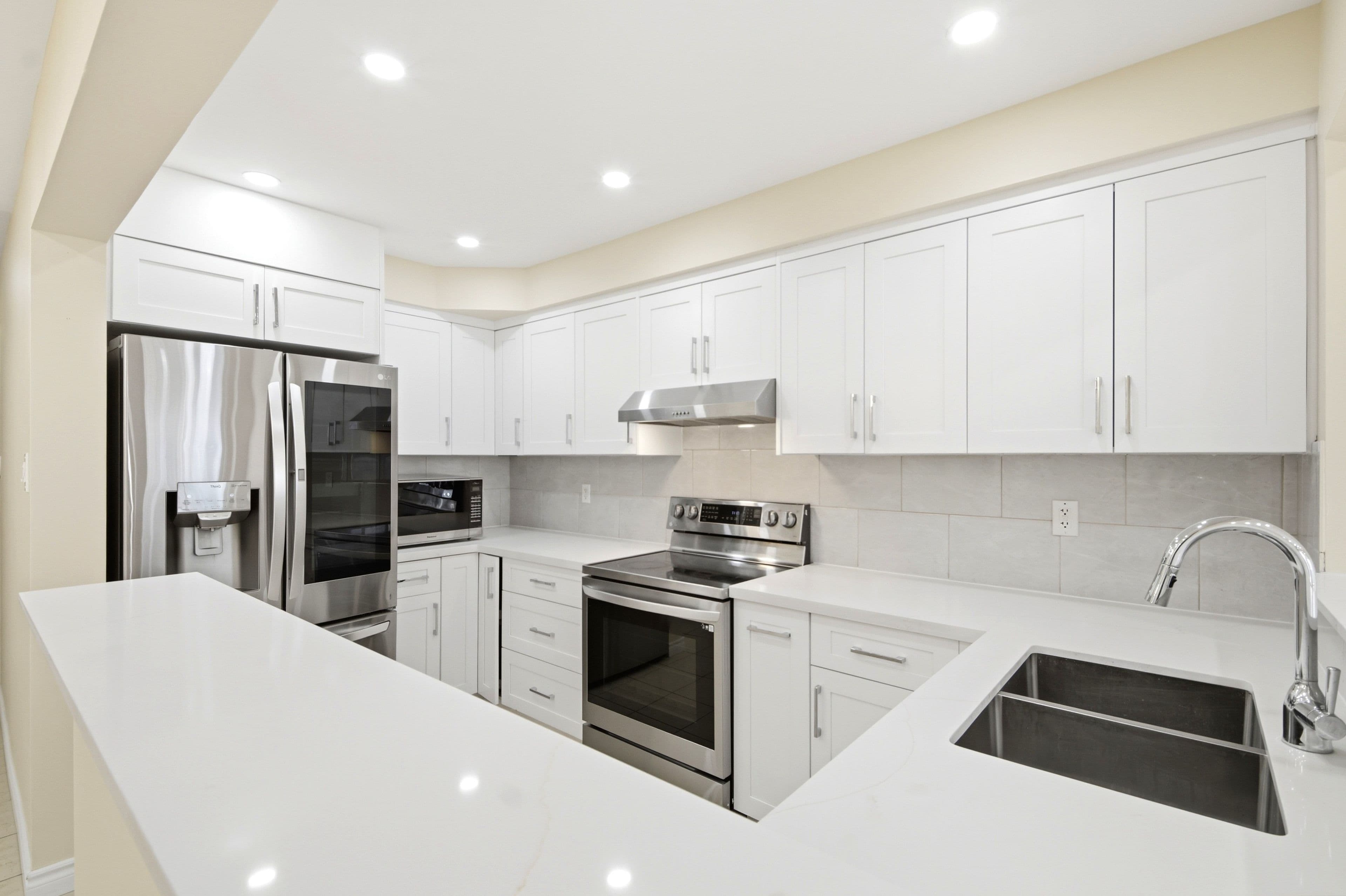 212 Venice Gate Drive, Vaughan, ON L4H 0G1