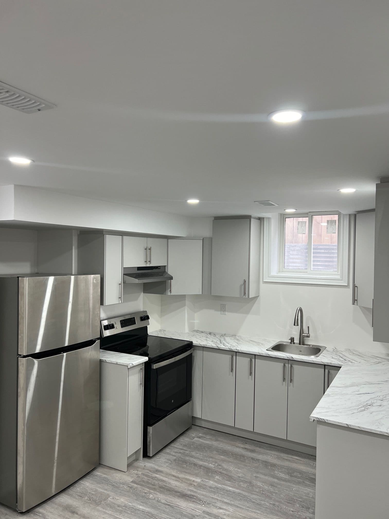 16 Wilsongary Circle Bsmt, Ajax, ON L1T 0G7