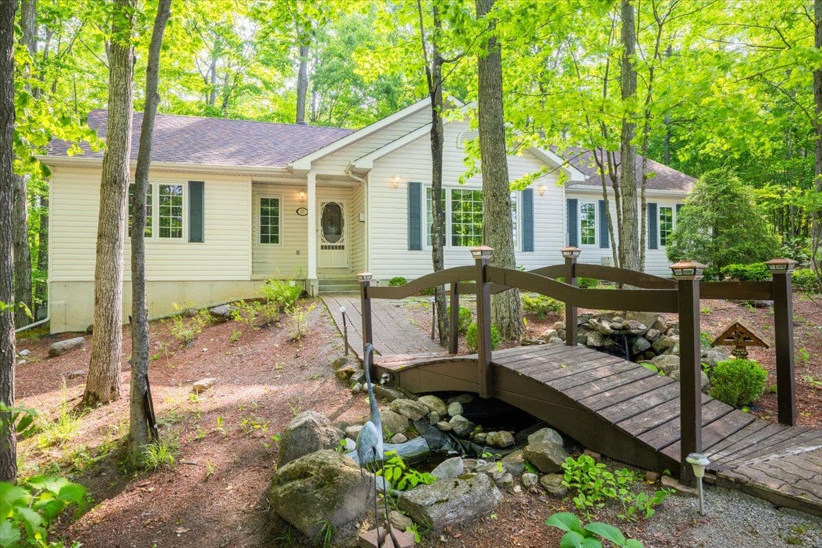 37 Boyd Crescent, Oro-Medonte, ON L0K 1N0