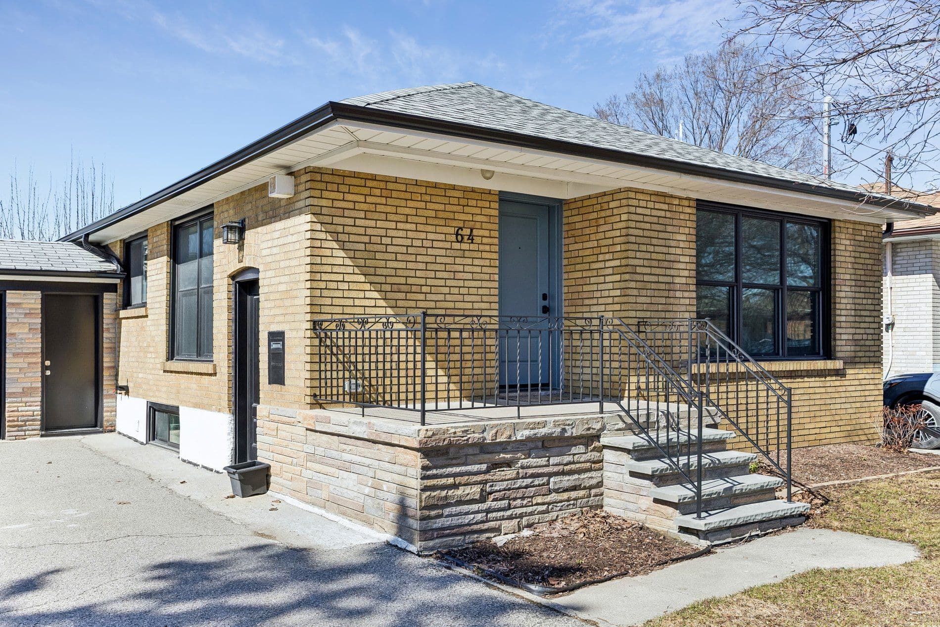 64 Hart Avenue, Toronto E04, ON M1K 3H4