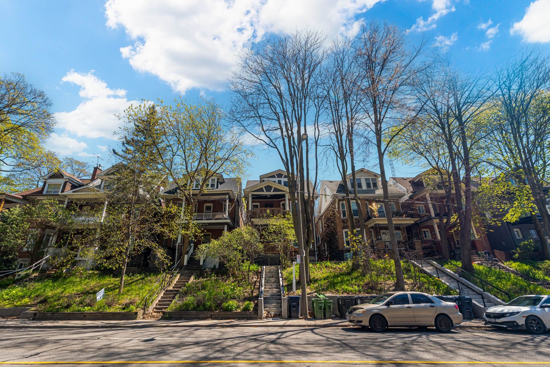 163 Parkside Drive A, Toronto W01, ON M6R 2Y8