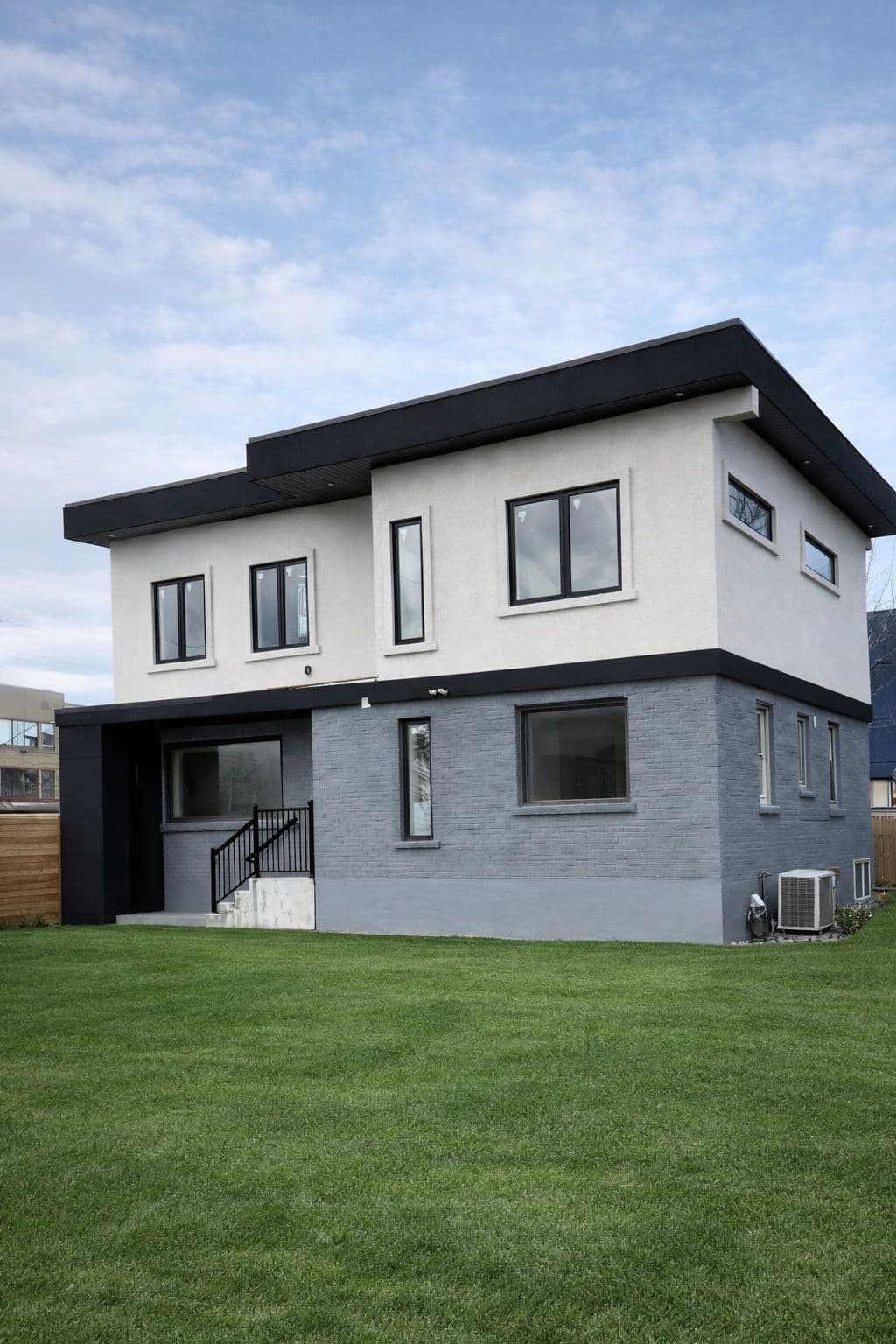 74 Neil Ave (MAIN FLR) Avenue, Hamilton, ON L8G 2N3