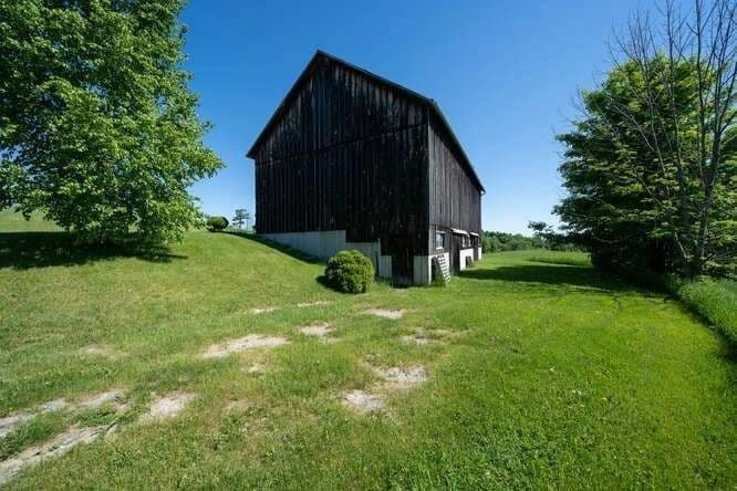 10817 Halls Lake Sd Rd N/A Barn, Caledon, ON L7E 3N8