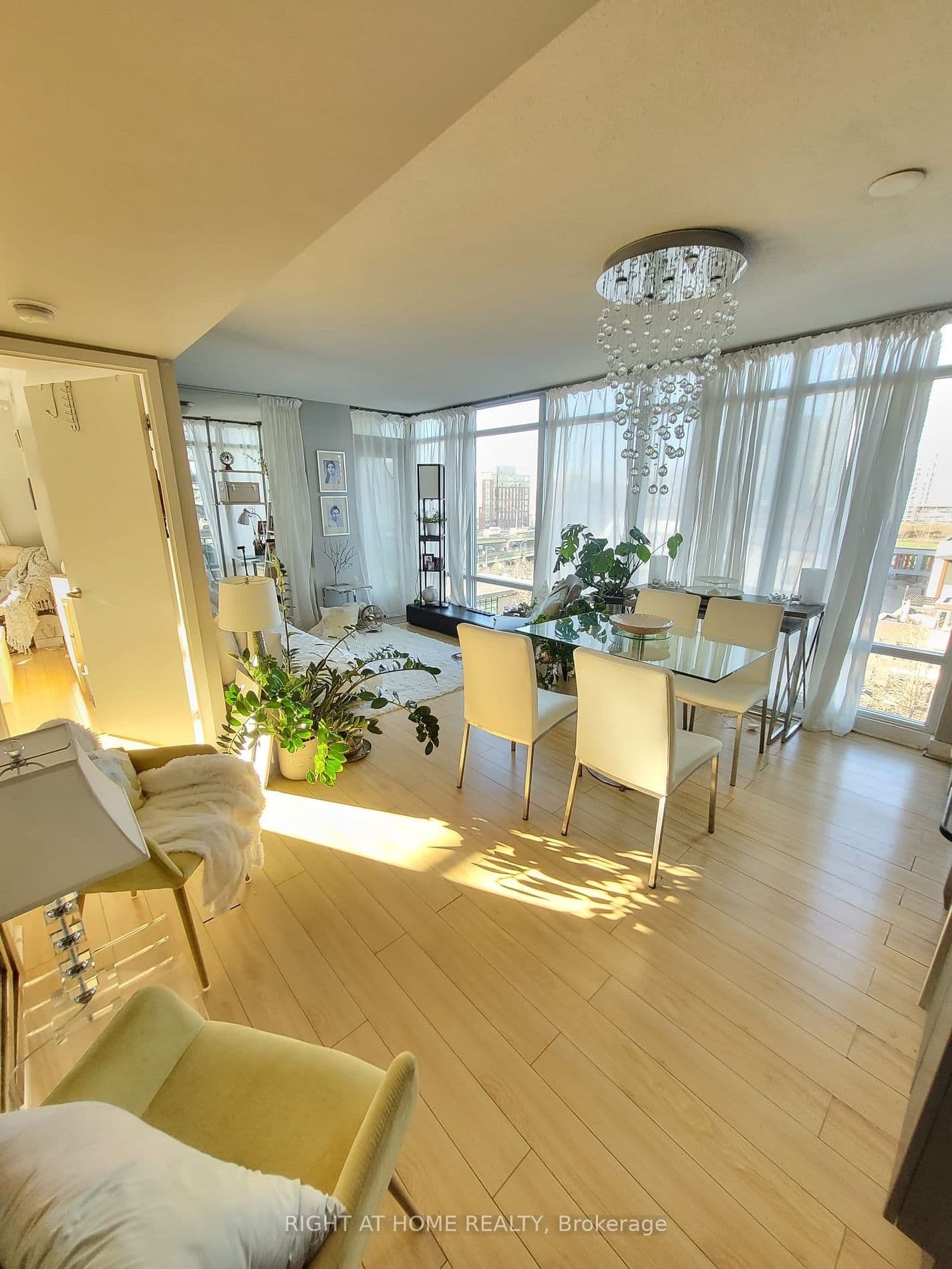 15 Brunel Court 818, Toronto C01, ON M5V 3Y6