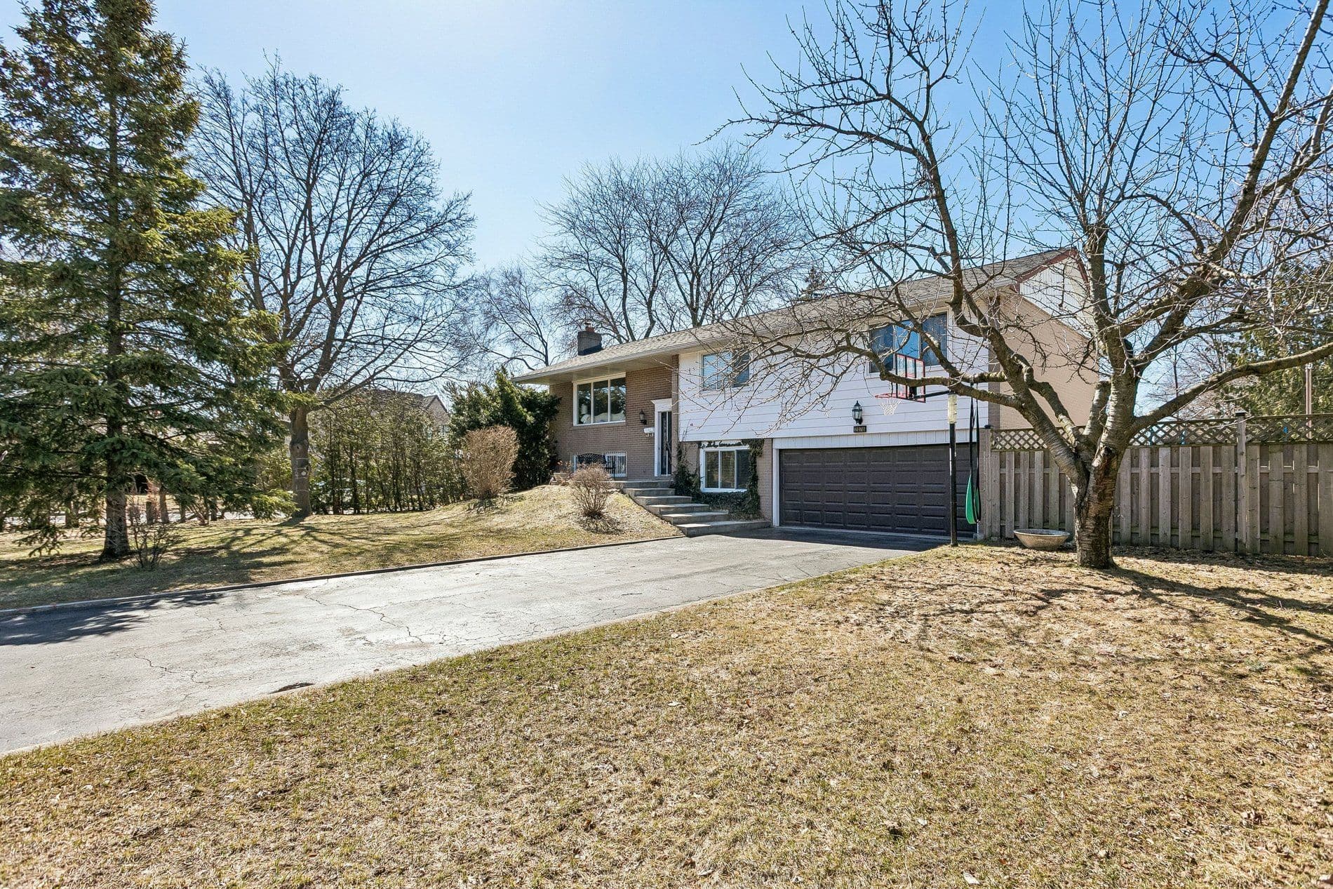 2078 Stanfield Road, Mississauga, ON L4Y 1R5