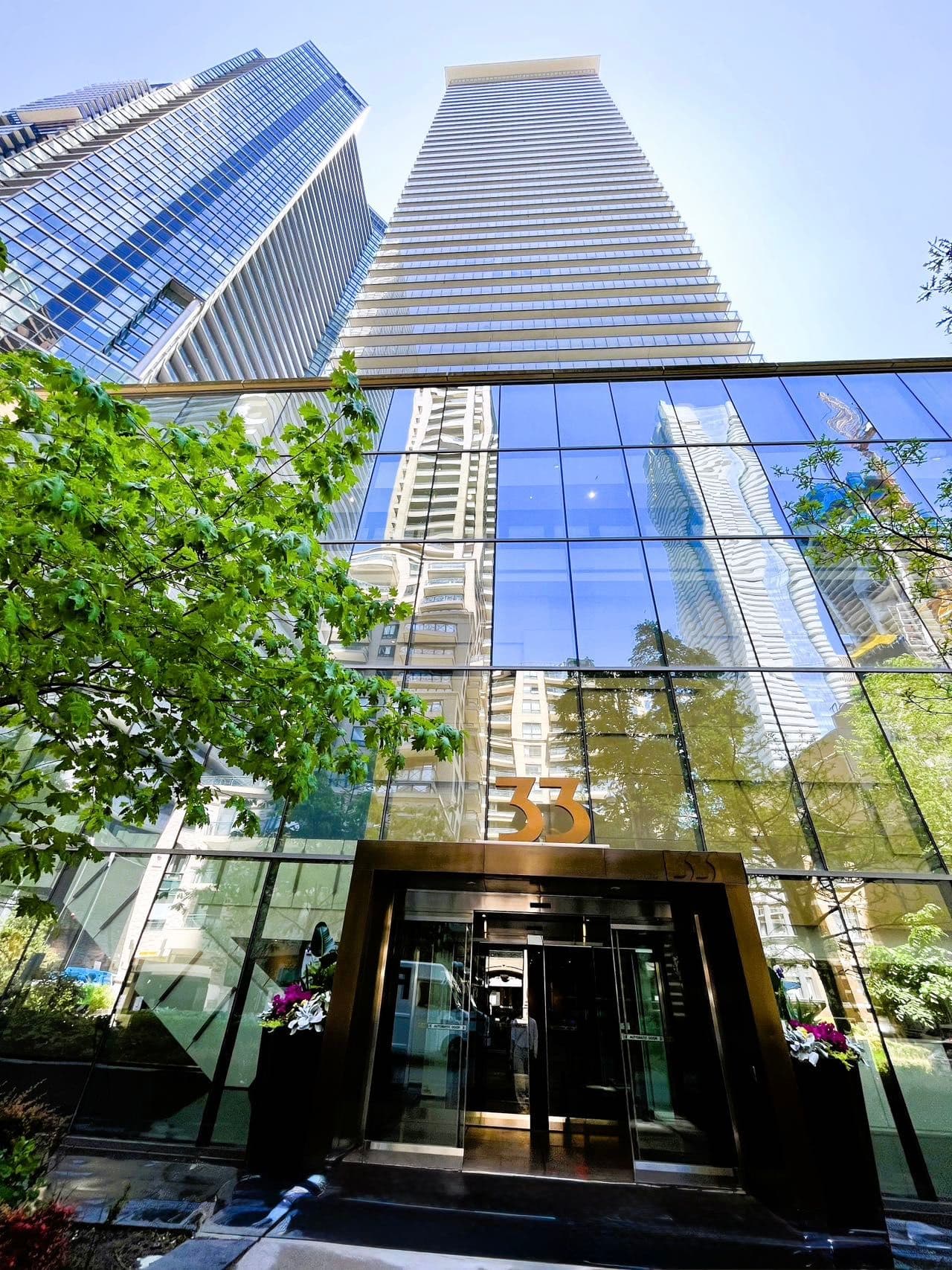 33 Charles Street E 4401, Toronto C08, ON M4Y 0A2