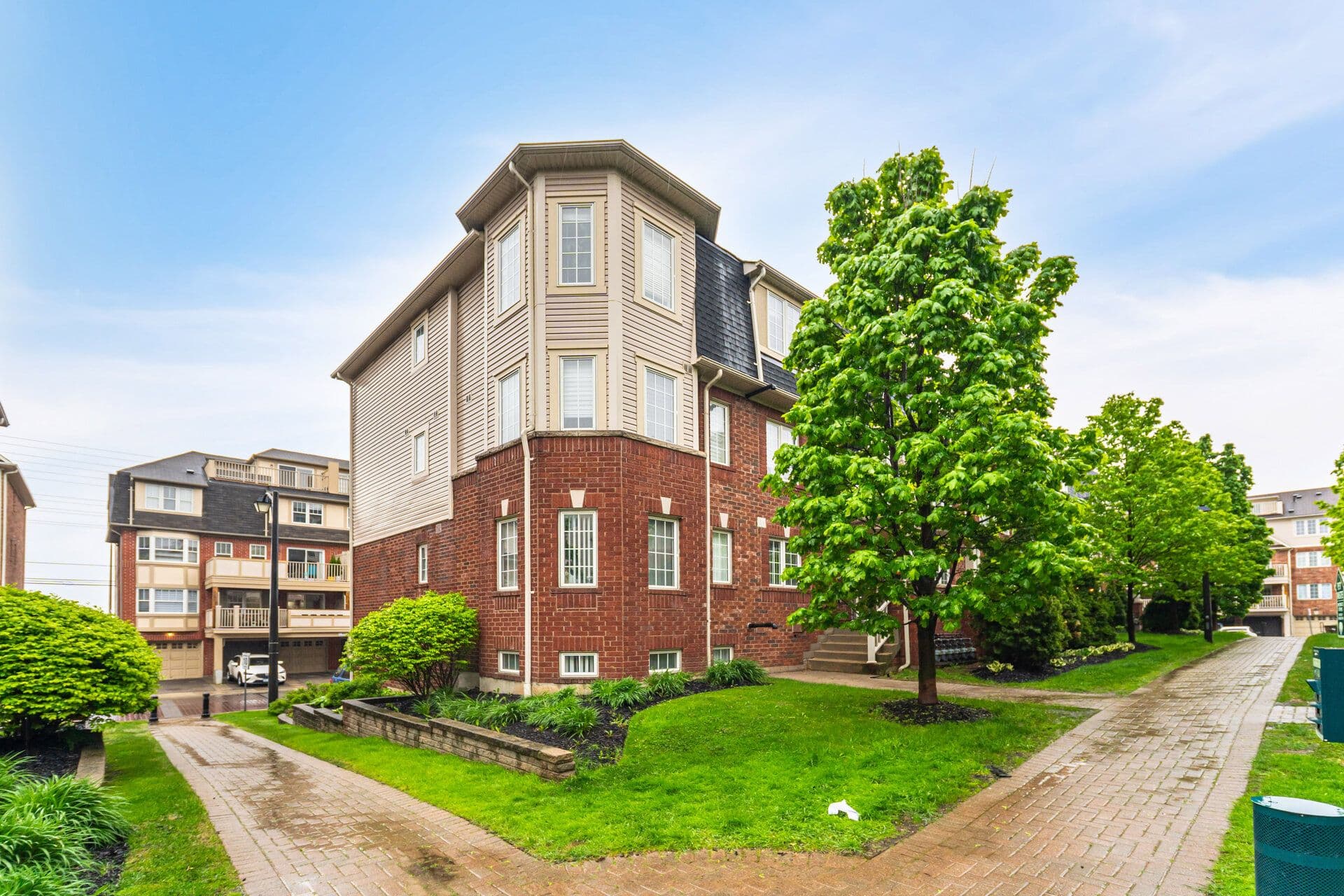 760 Neighbourhood Circle 3, Mississauga, ON L5B 0B6