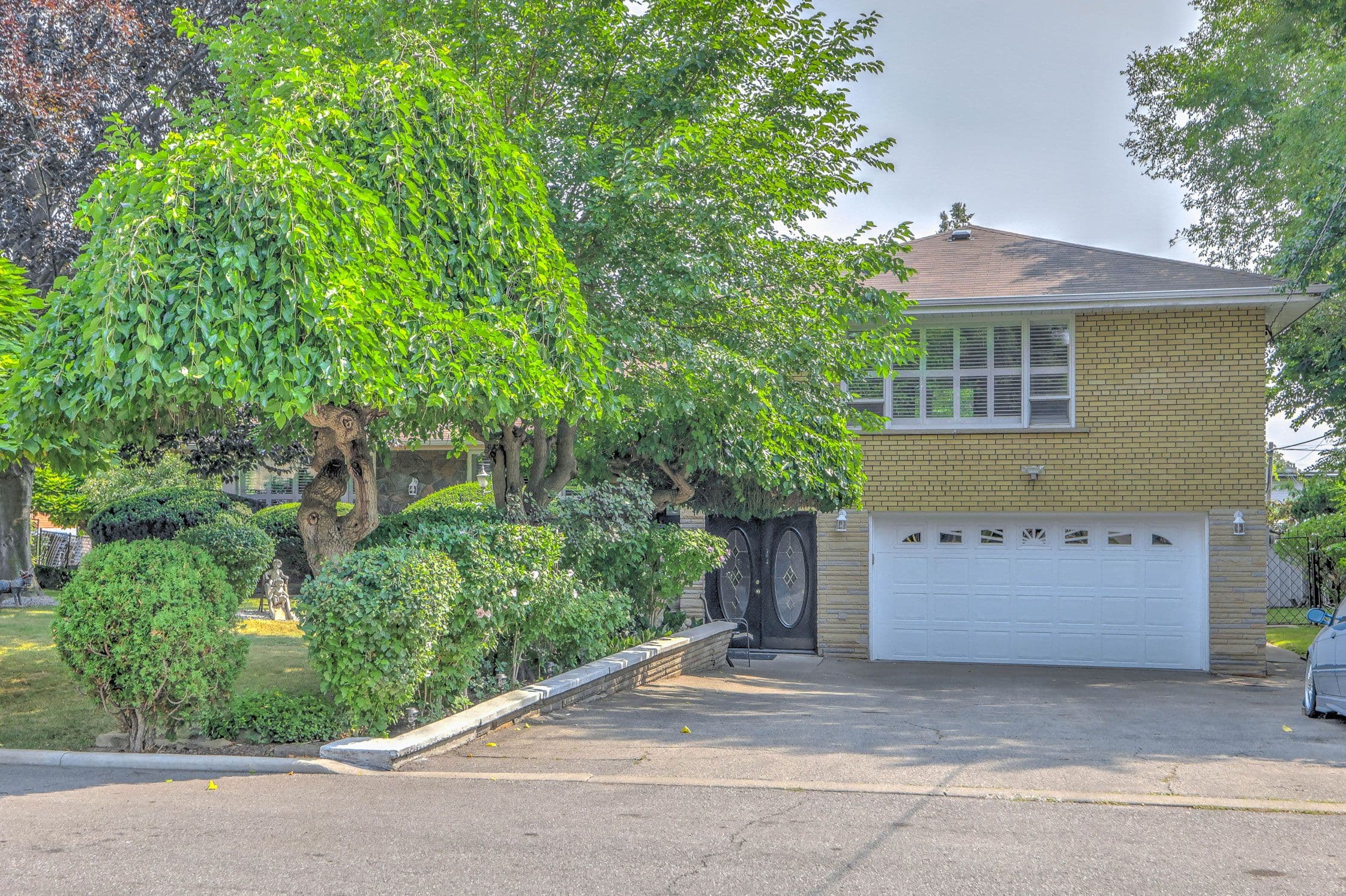 89 Portage Avenue, Toronto W04, ON M9N 3H2