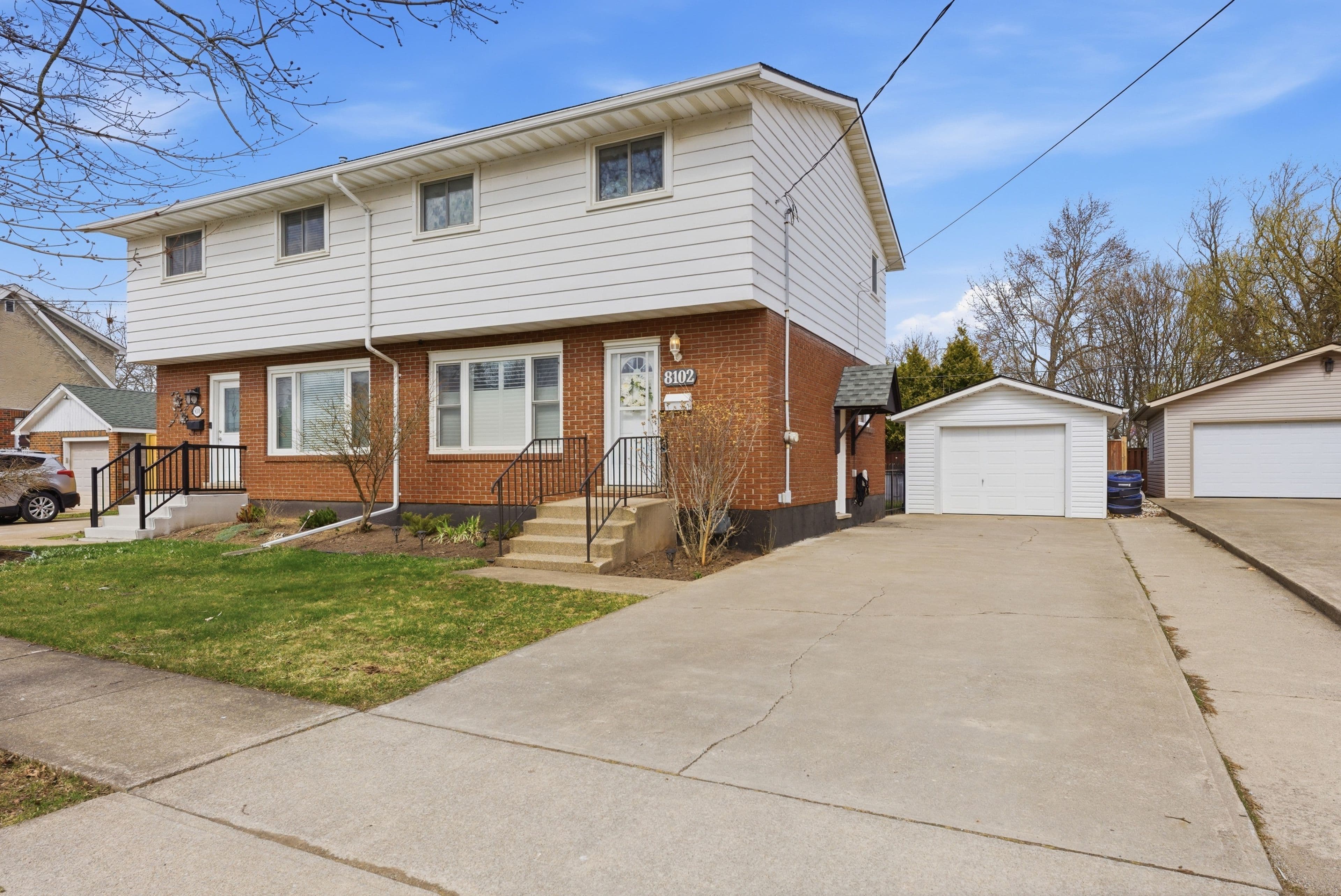 8102 Lamont Avenue, Niagara Falls, ON L2G 6V5
