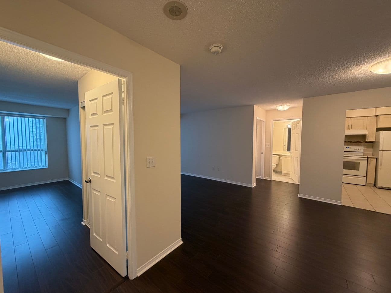 29 Pemberton Avenue 809, Toronto C14, ON M2M 4L5