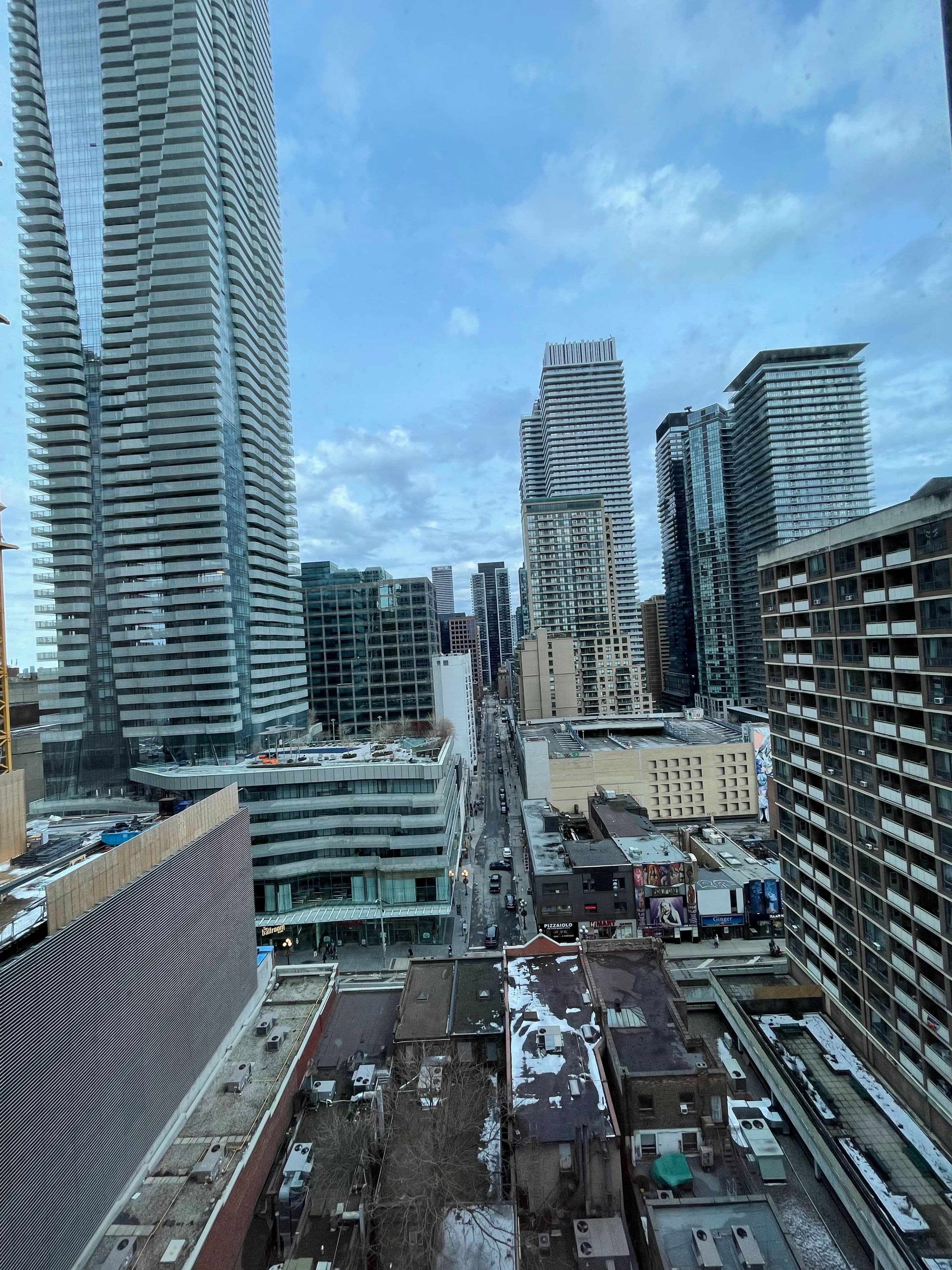 21 Balmuto Street 1501, Toronto C01, ON M4Y 1W4