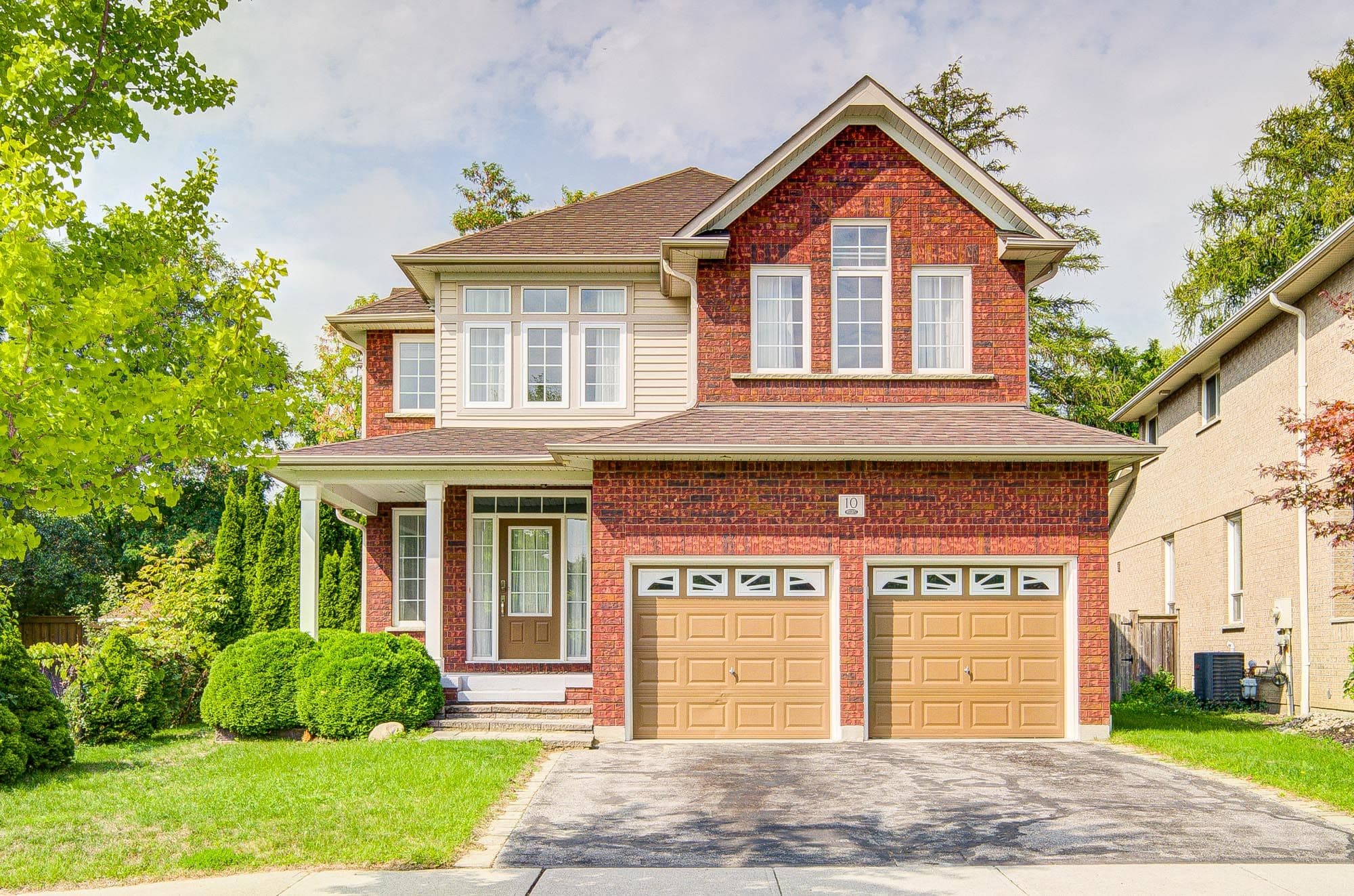 10 Thistledown Crescent, Whitby, ON L1R 3P2