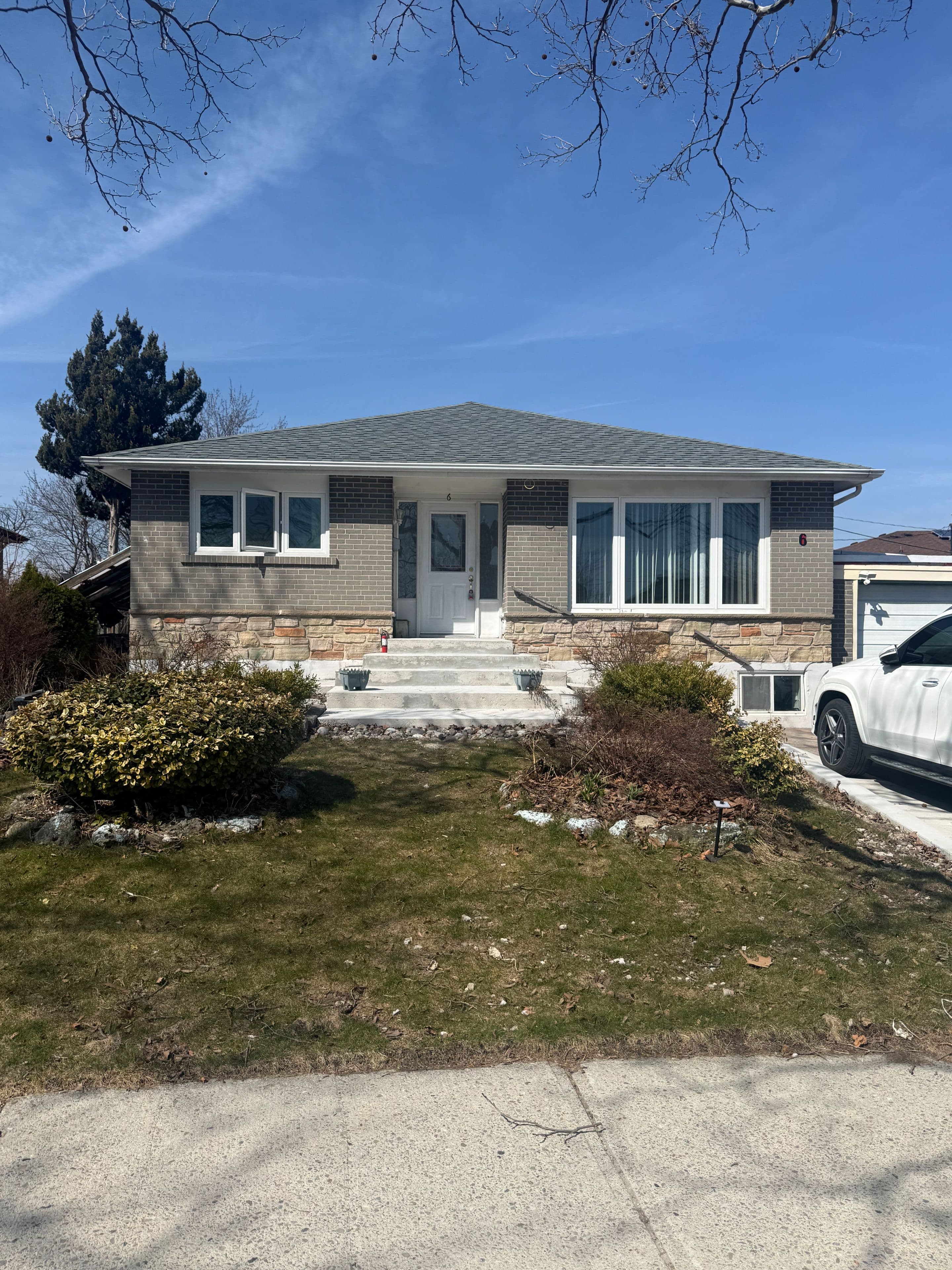 6 Strathavon Drive, Toronto W10, ON M9V 2H5