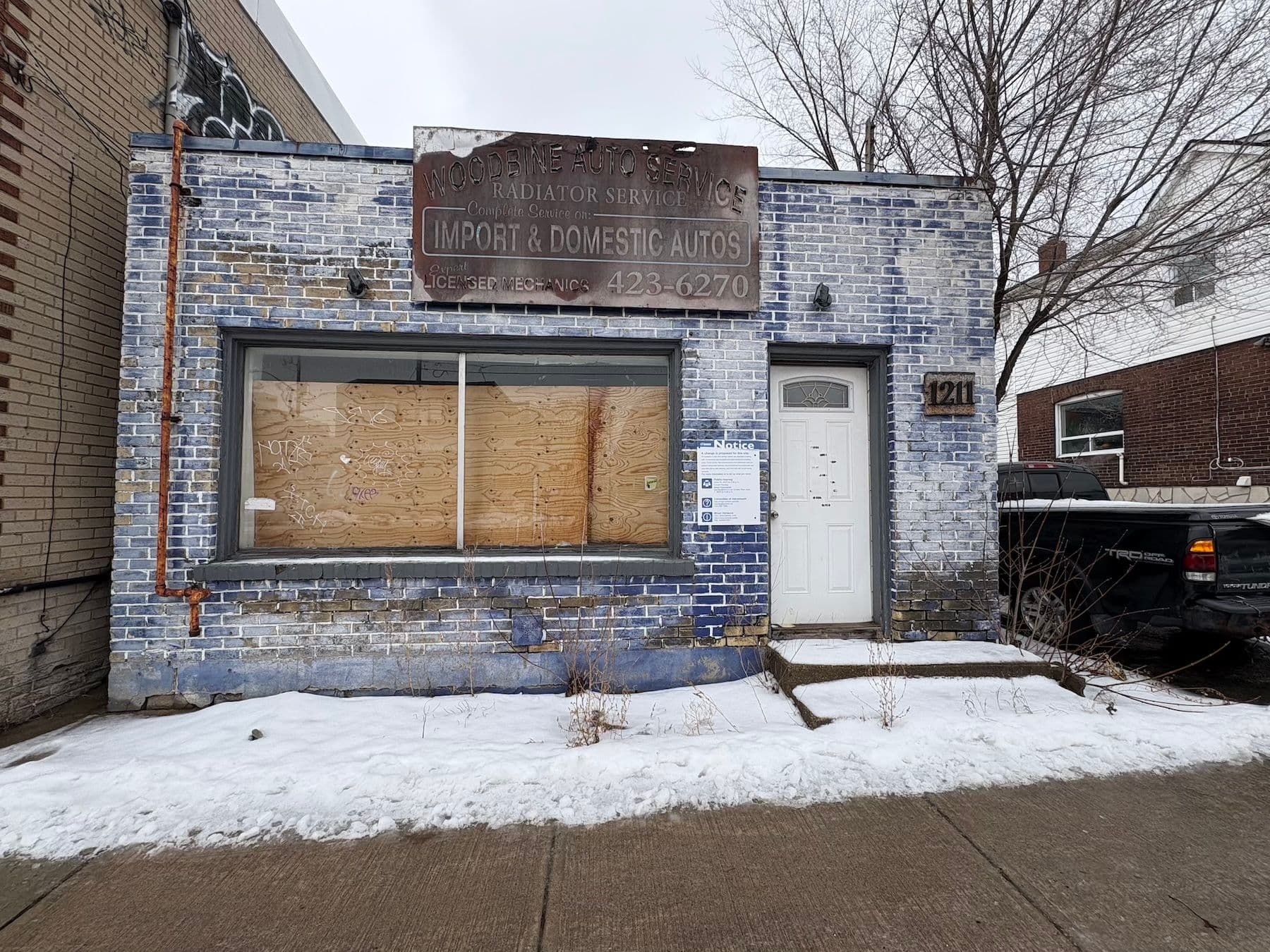 1211 Woodbine Avenue, Toronto E03, ON M4C 4E1