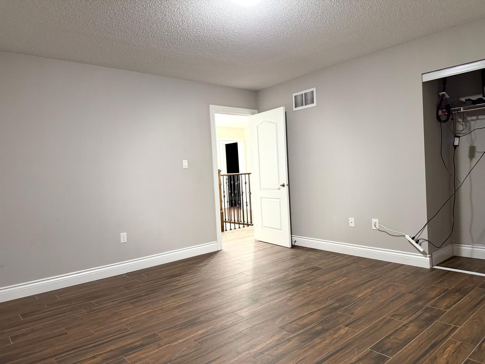 1417 Sheldon Street MAIN, Innisfil, ON L9S 0H8