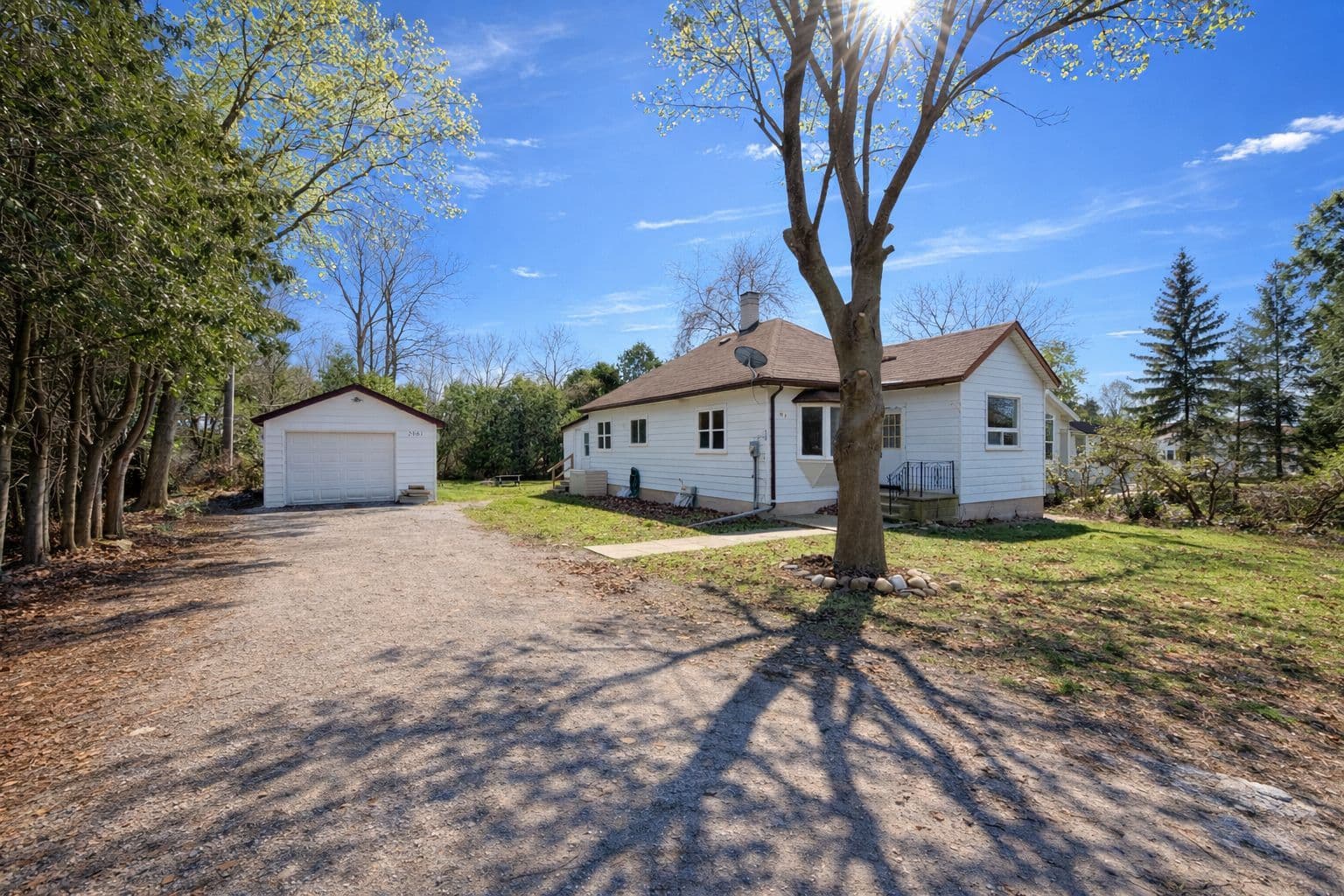 2081 Metro Road N, Georgina, ON L0E 1L0