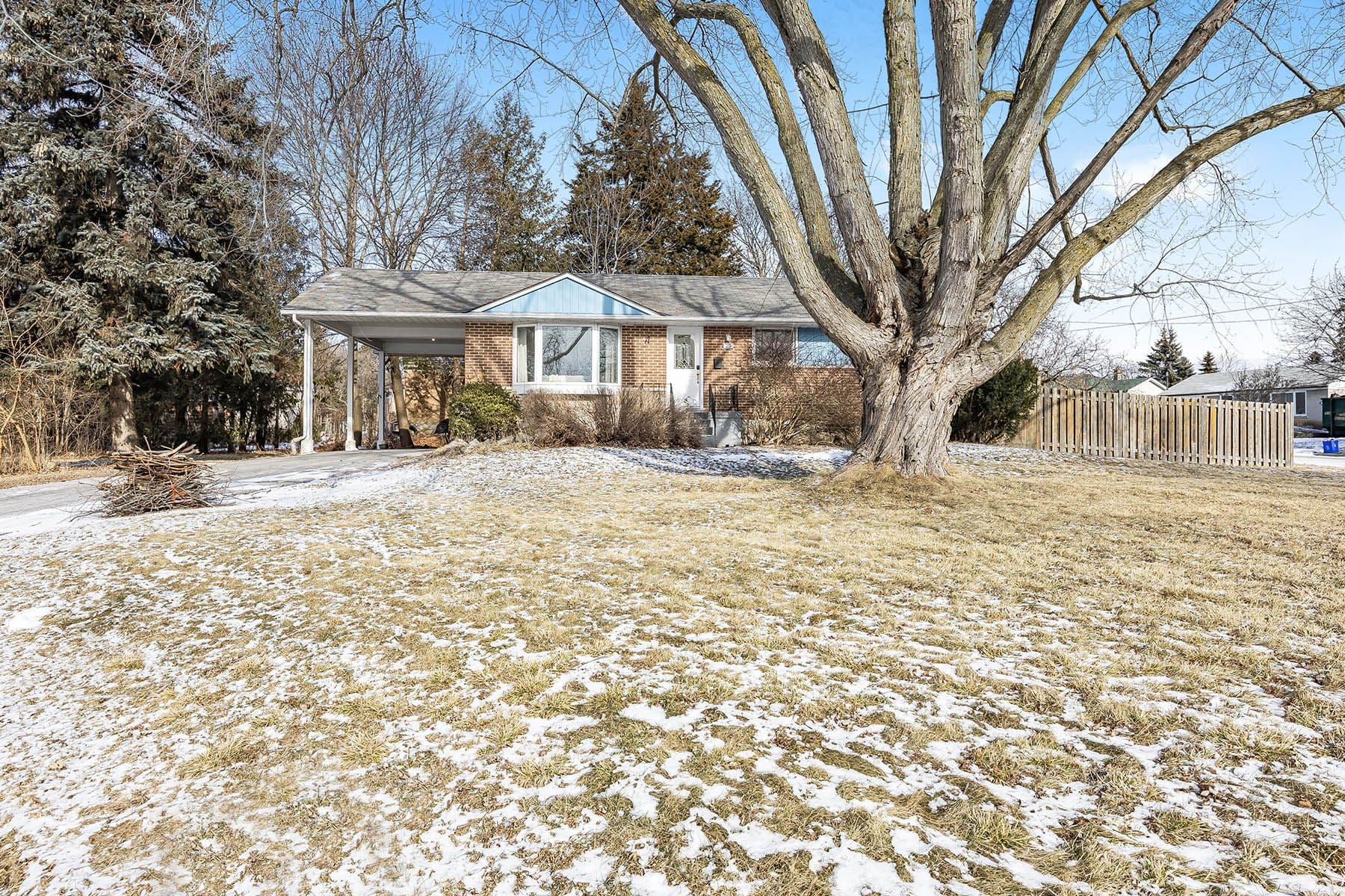 25 Hiley Avenue Main Fl, Ajax, ON L1S 6H3