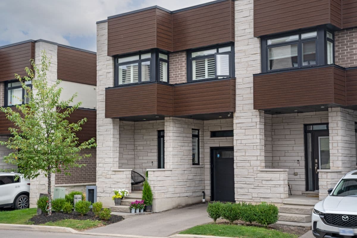 35 Midhurst Heights 22, Hamilton, ON L8J 0K9