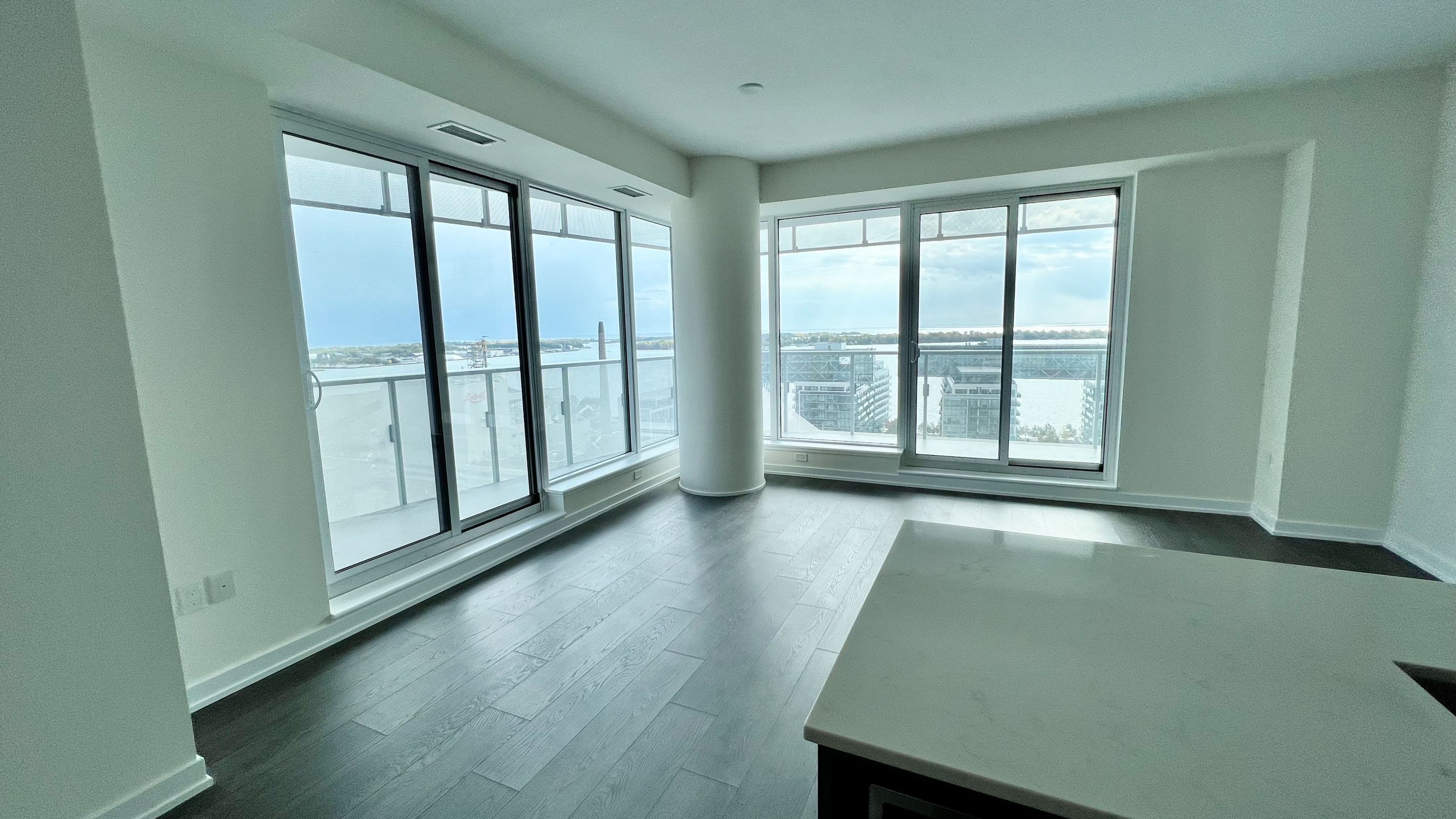 28 Freeland Street 1809, Toronto C08, ON M5E 0E3