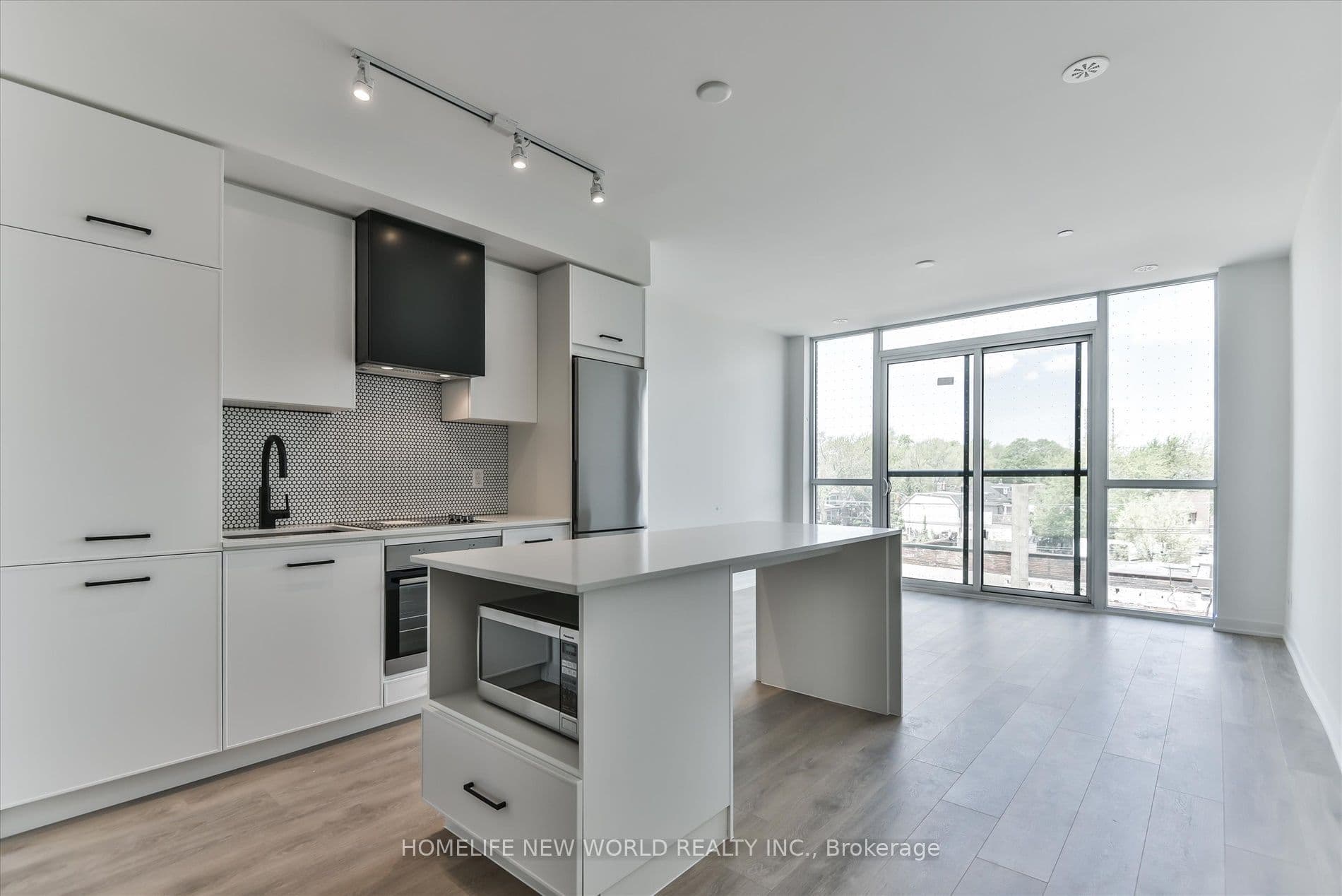 899 Queen Street E 405, Toronto E01, ON M4M 1J4