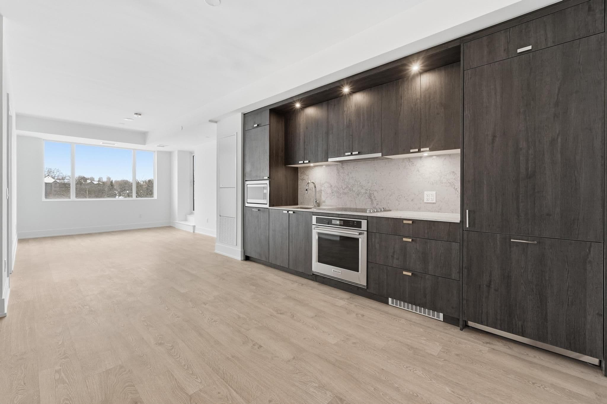 259 The Kingsway N/A 220, Toronto W08, ON M9A 0G2