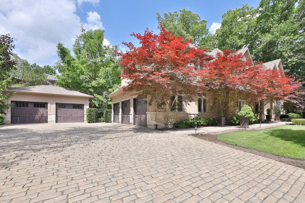 5047 Lakeshore Road, Burlington, ON L7L 1B7