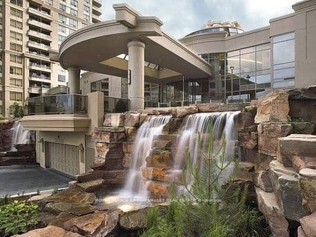 3888 Duke Of York Boulevard 1830, Mississauga, ON L5B 4P5