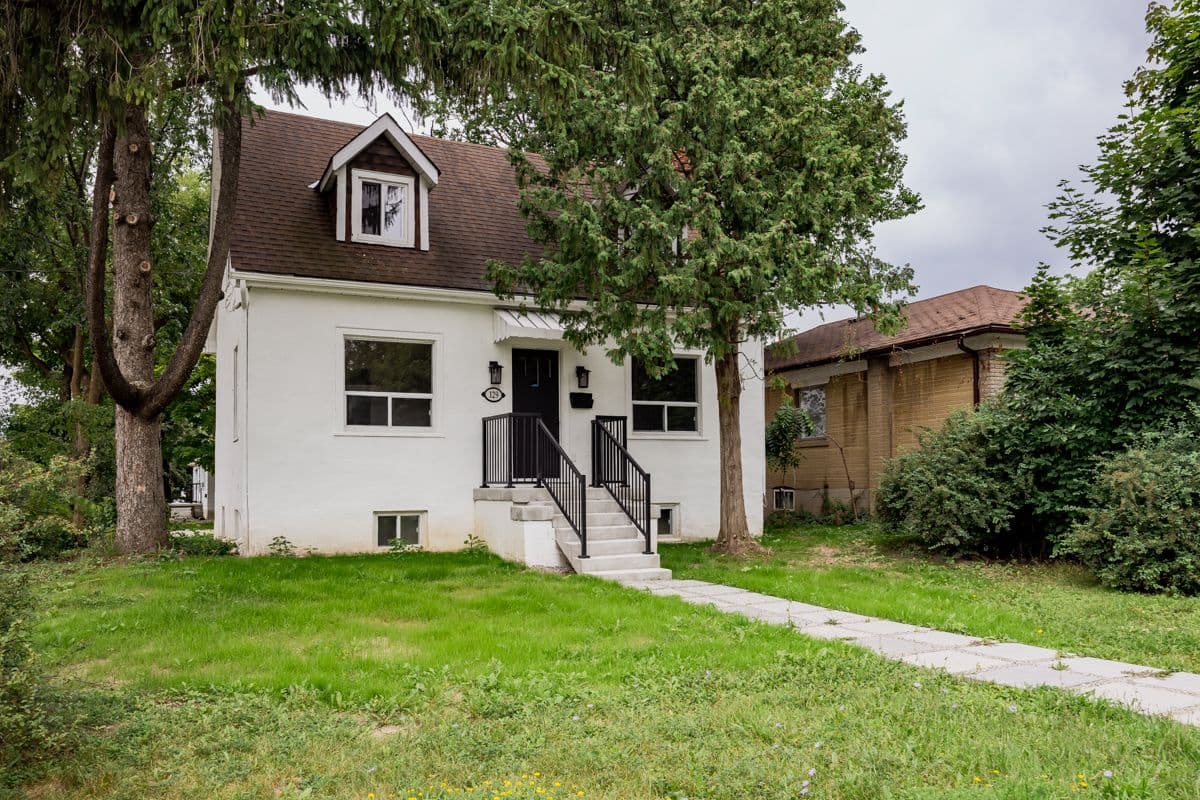 129 Major Mackenzie Drive E, Richmond Hill, ON L4C 1H2