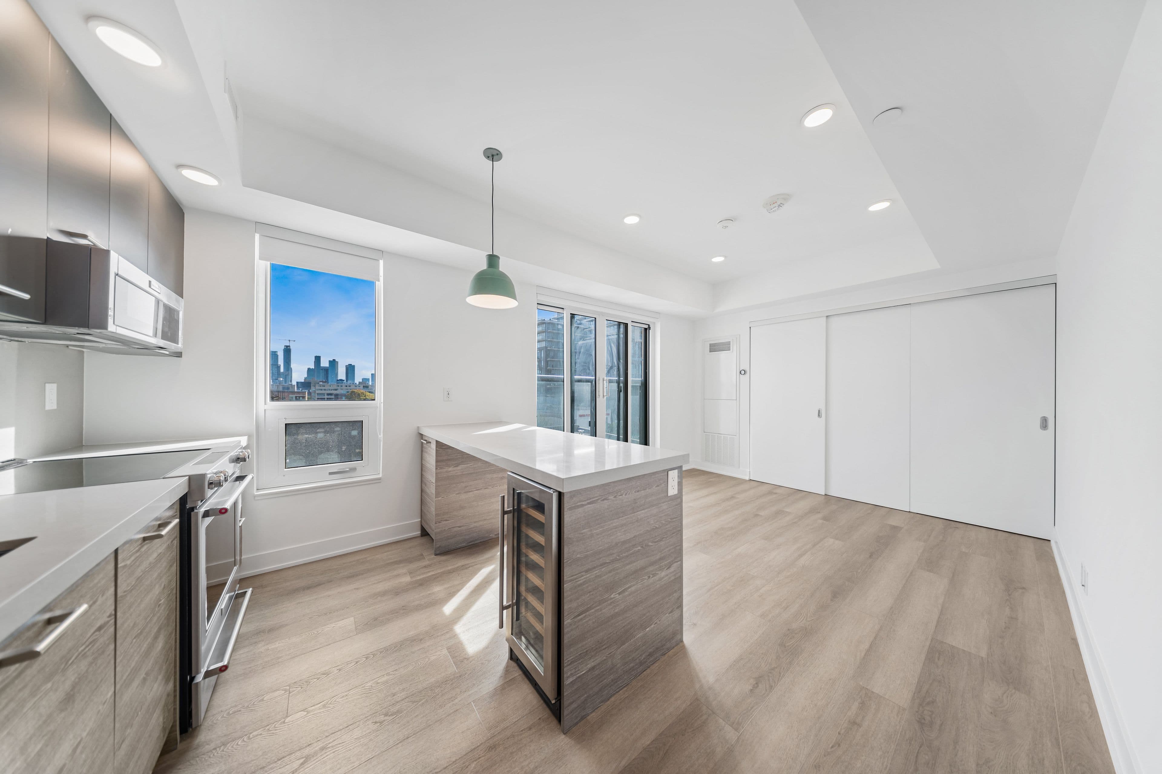 484 Spadina Avenue 806, Toronto C01, ON M5S 0E4