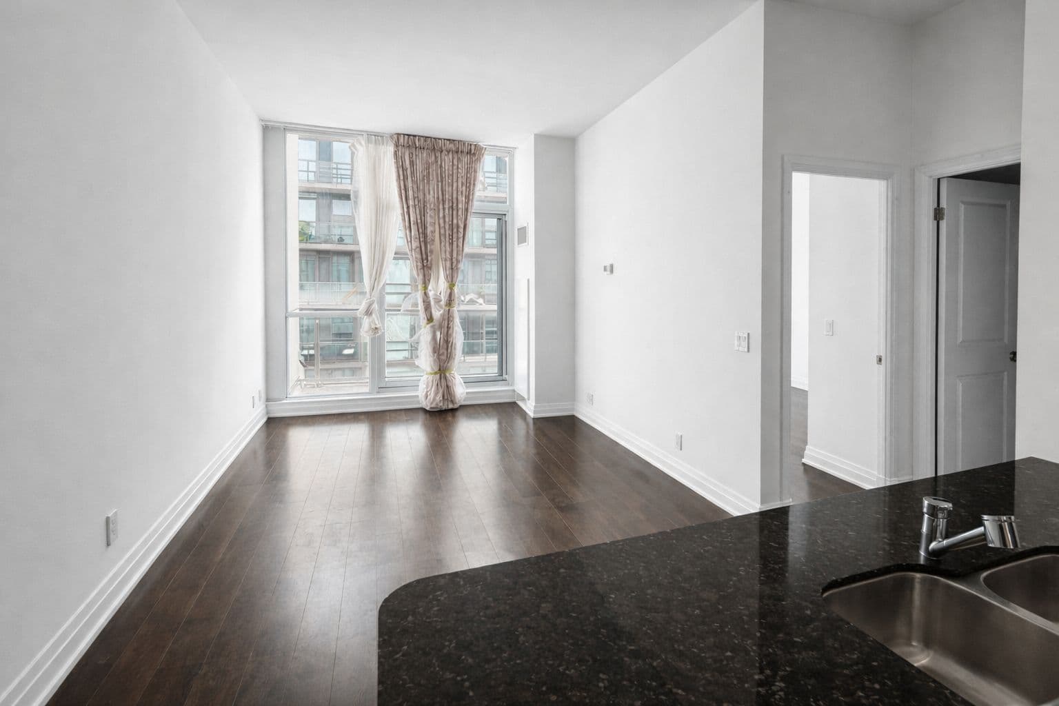 530 St Clair Avenue PH04, Toronto C03, ON M6C 0A2