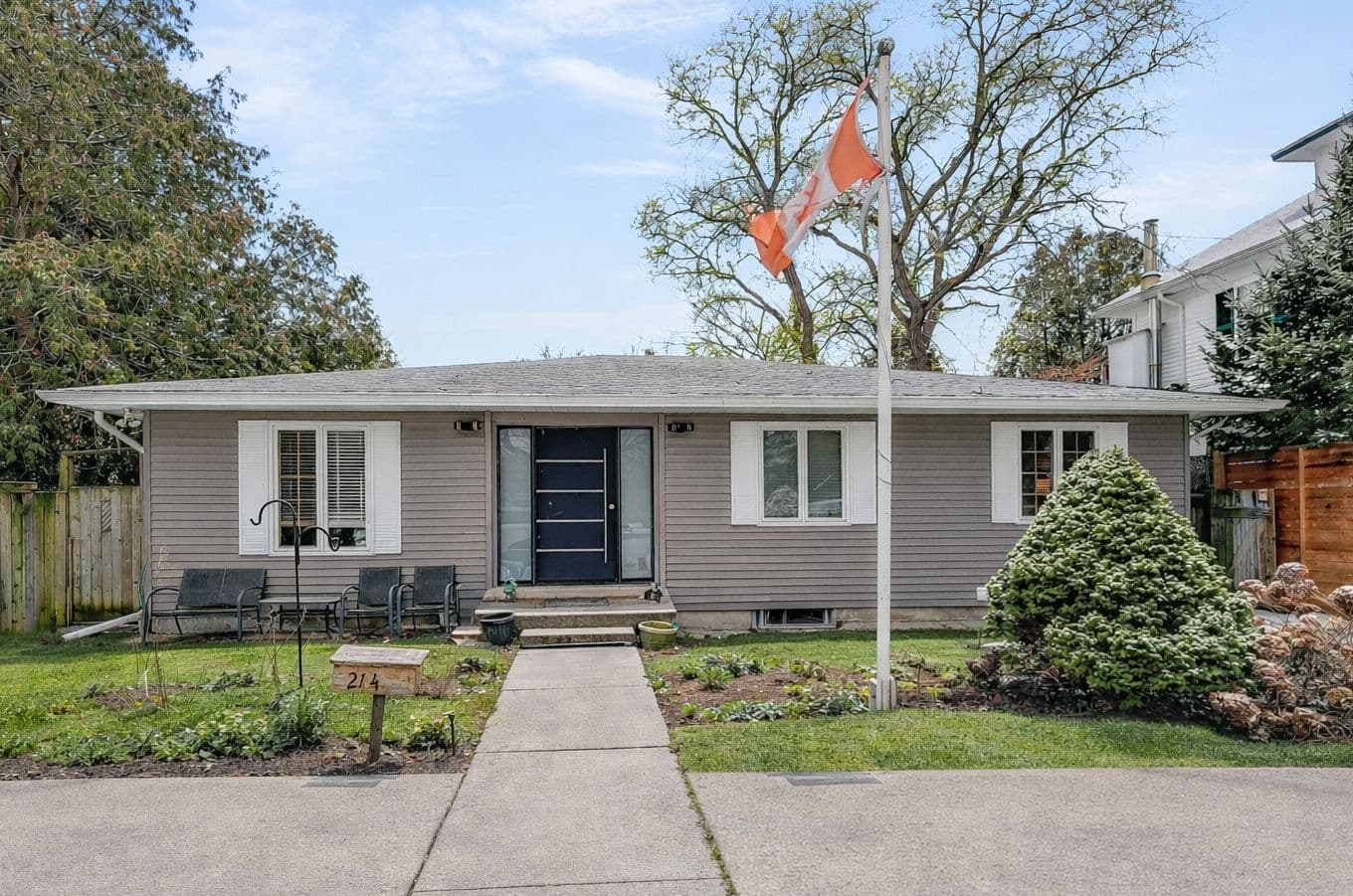 214 Main Street E Lower, Grimsby, ON L3M 1P6