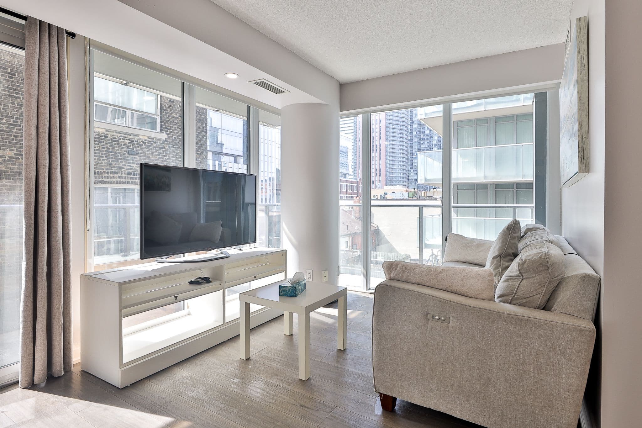 126 Simcoe Street 503, Toronto C01, ON M5H 4E6