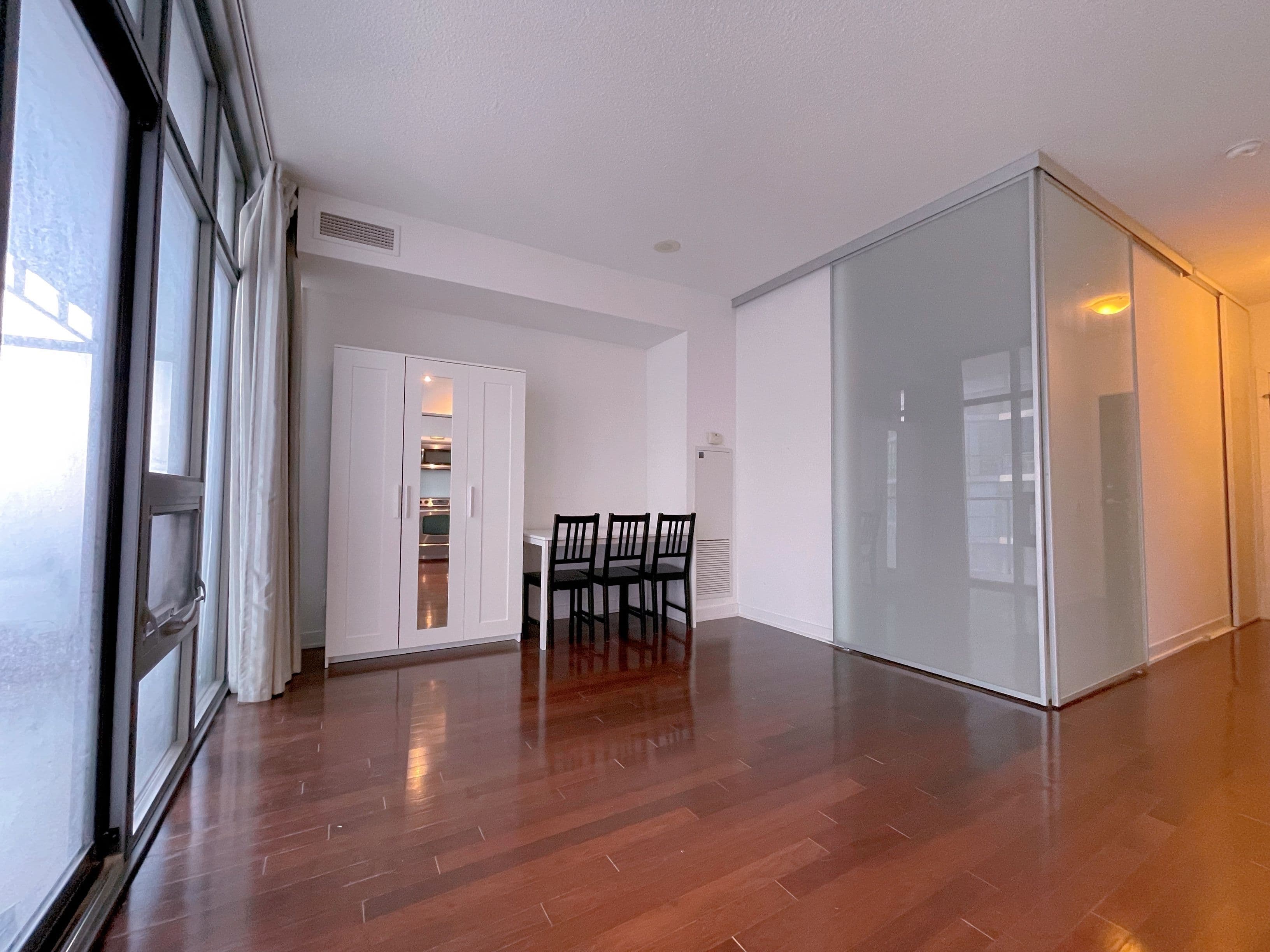 33 Charles Street E 2212, Toronto C08, ON M4Y 1R9