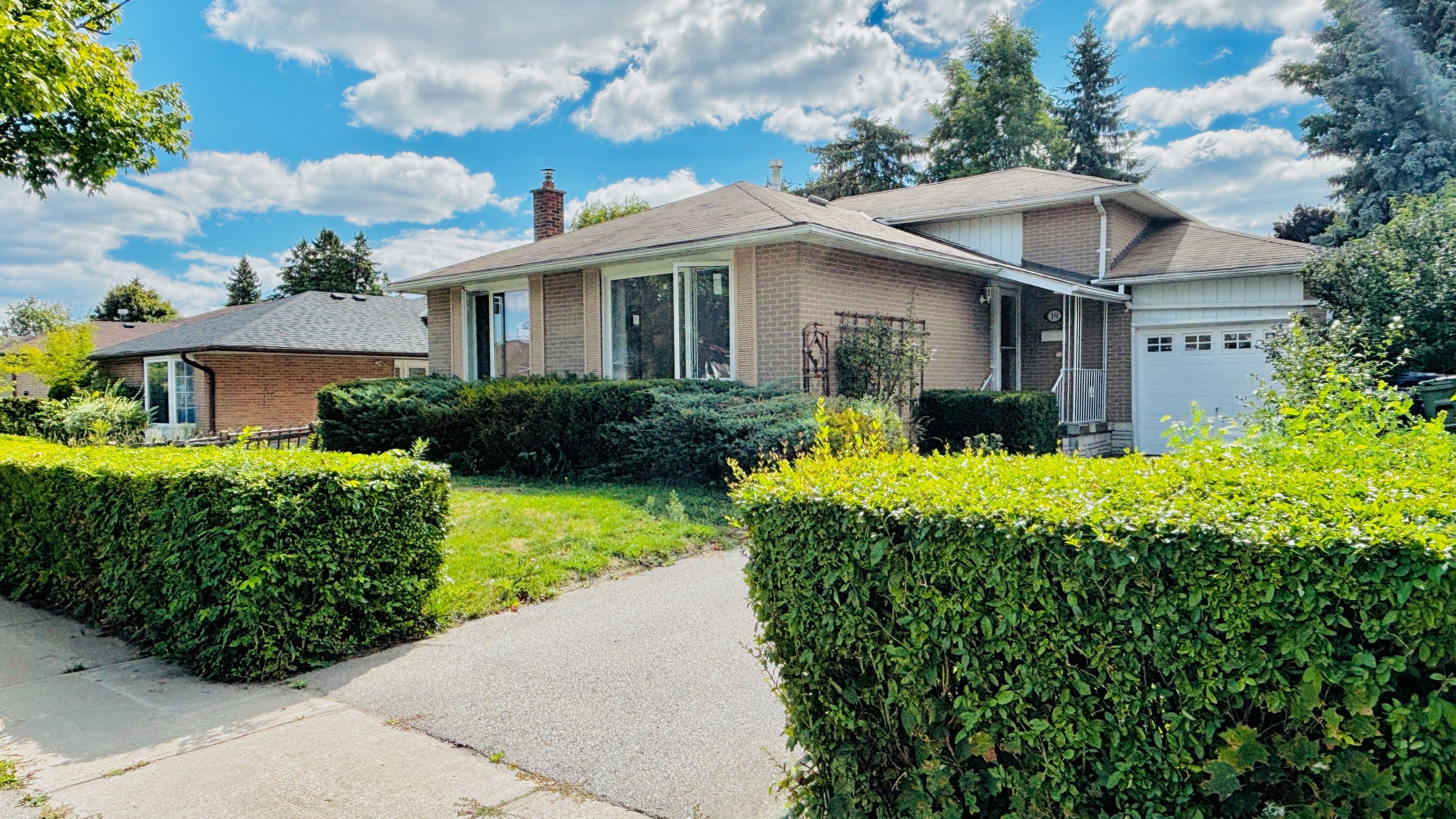 19 Sunderland Crescent, Toronto E09, ON M1H 2V2