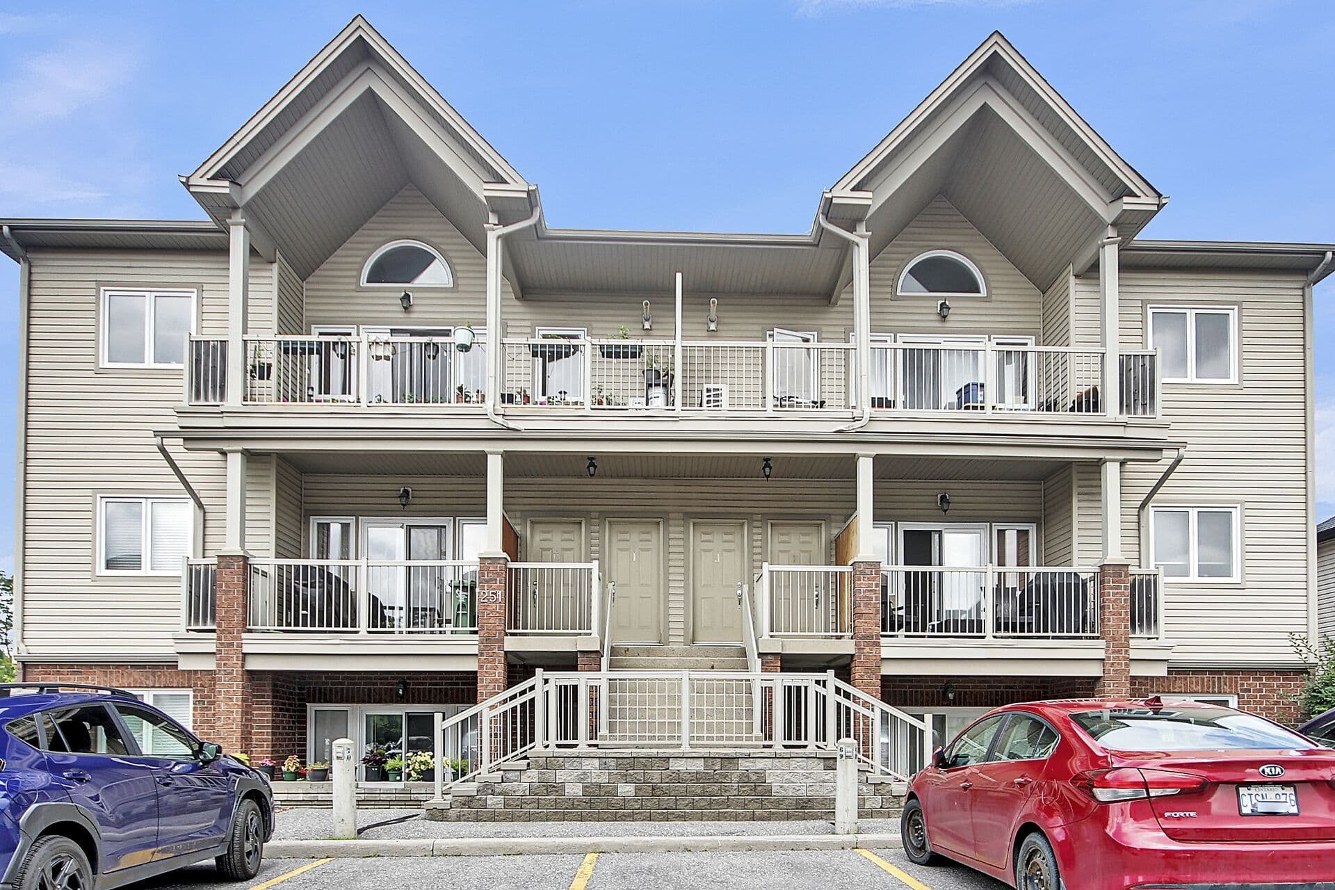 251 Crestway Drive B, Barrhaven, ON K2G 0A9