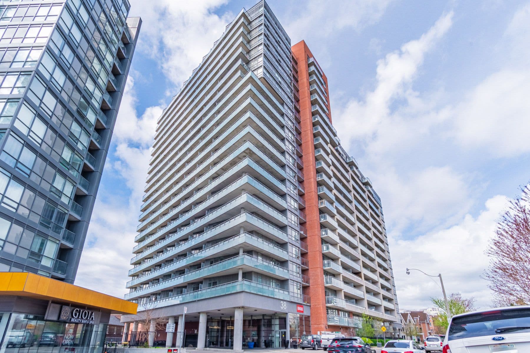38 Joe Shuster Way 201, Toronto W01, ON M6K 0A5